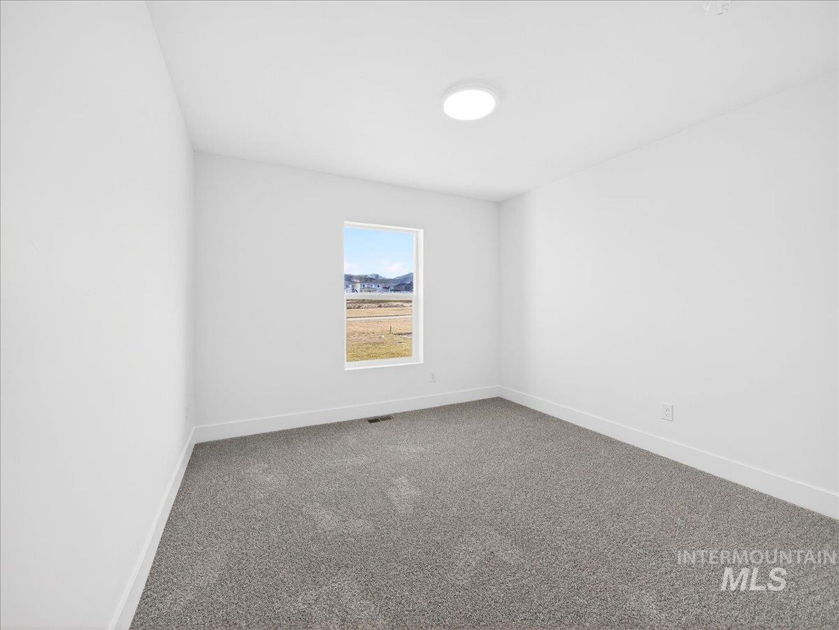 1410 Regency Way, Emmett, Idaho 83617, 3 Bedrooms, 2 Bathrooms, Residential For Sale, Price $427,000,MLS 98974482