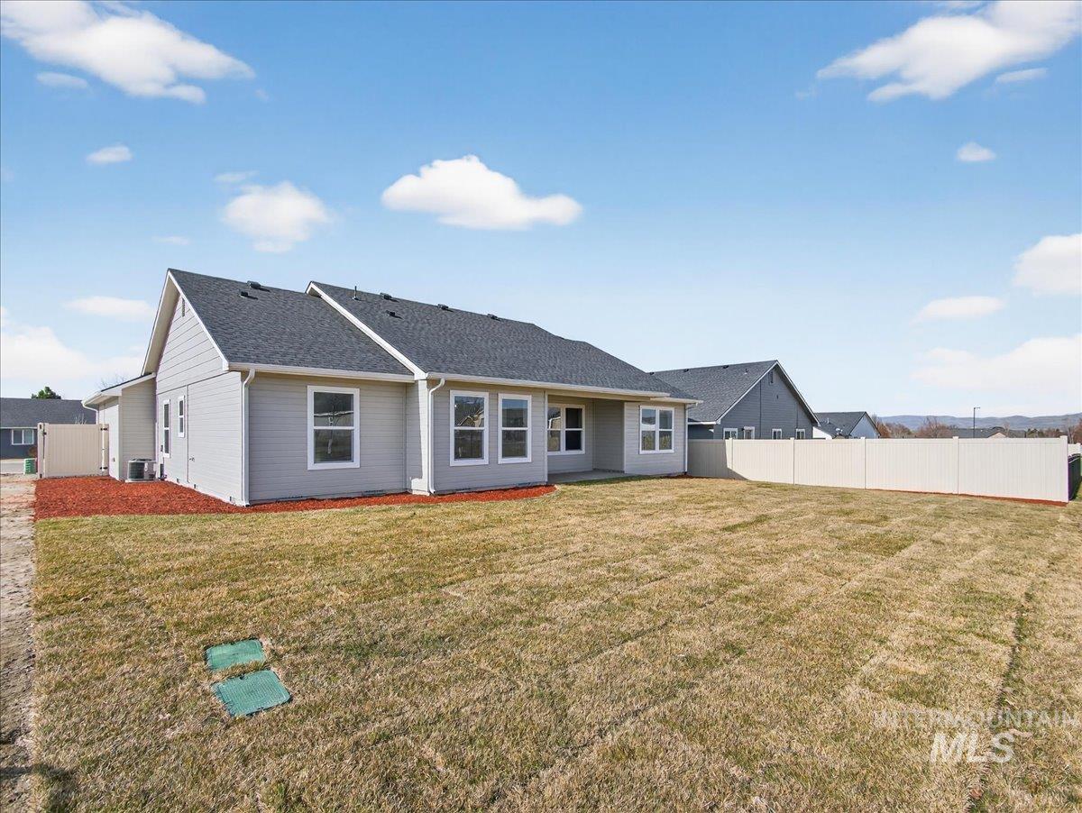 1410 Regency Way, Emmett, Idaho 83617, 3 Bedrooms, 2 Bathrooms, Residential For Sale, Price $427,000,MLS 98974482