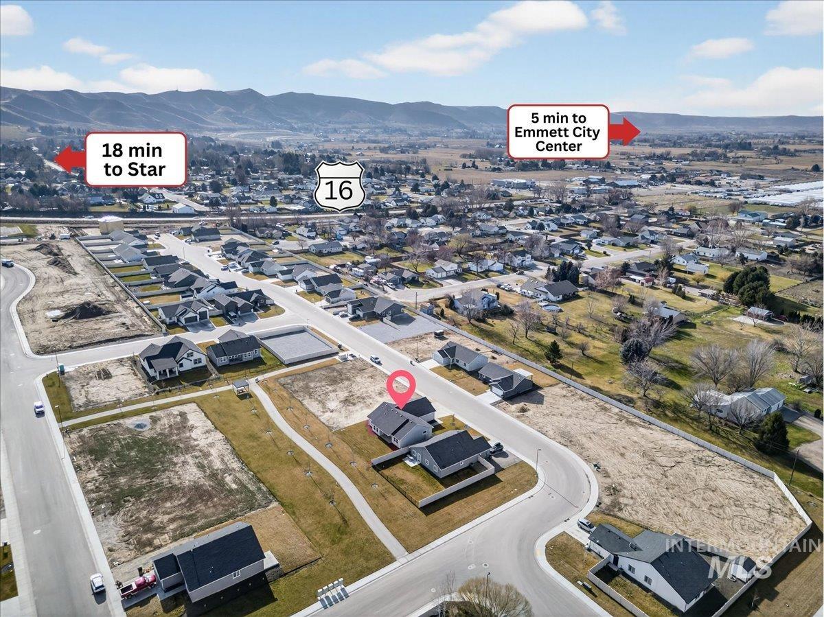 1410 Regency Way, Emmett, Idaho 83617, 3 Bedrooms, 2 Bathrooms, Residential For Sale, Price $427,000,MLS 98974482