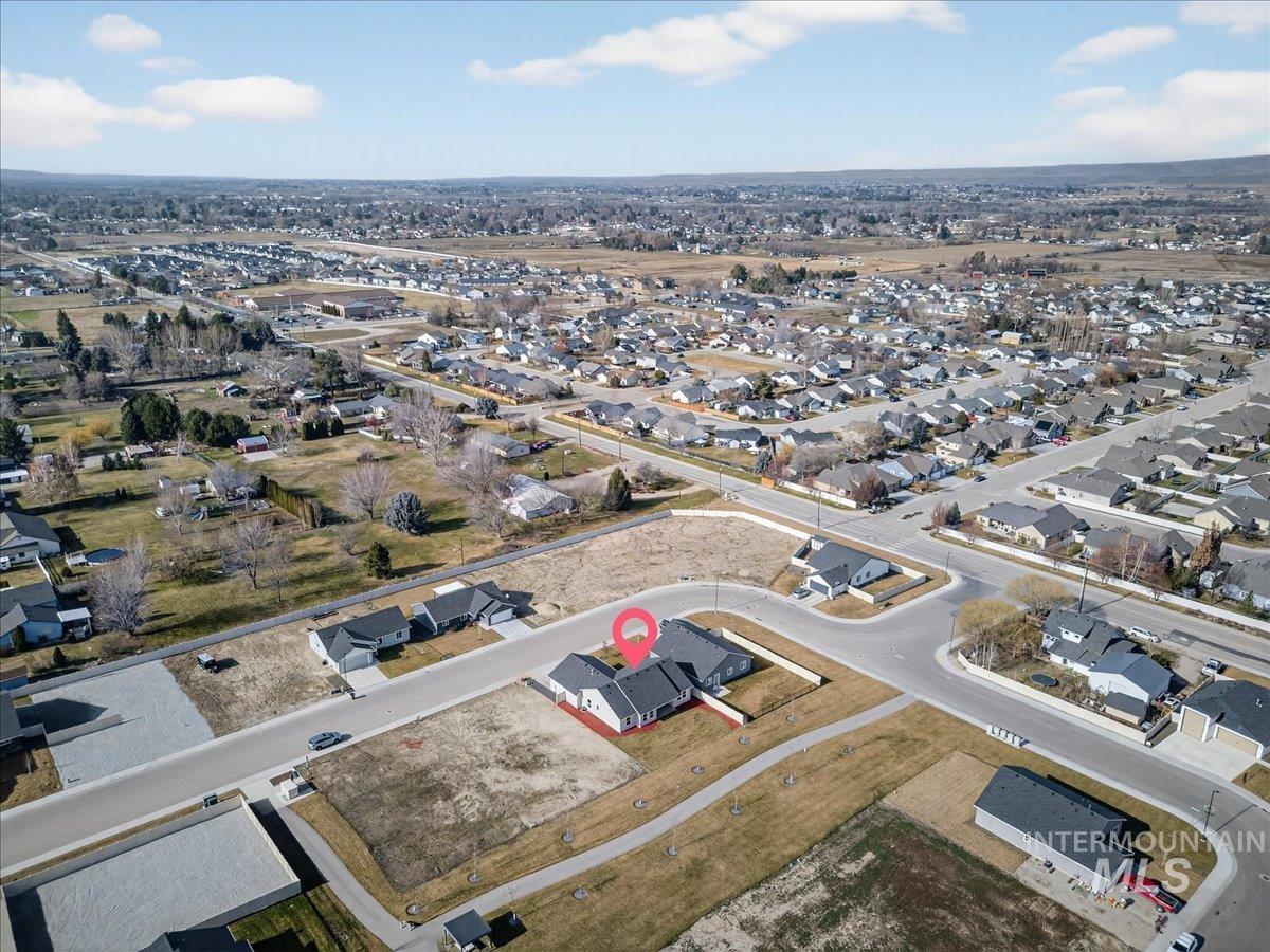 1410 Regency Way, Emmett, Idaho 83617, 3 Bedrooms, 2 Bathrooms, Residential For Sale, Price $427,000,MLS 98974482