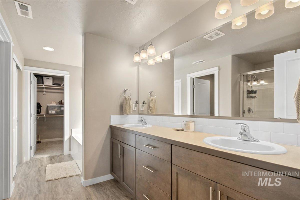 989 N Acer Loop, Nampa, Idaho 83687, 5 Bedrooms, 3 Bathrooms, Residential For Sale, Price $482,000, 98974483