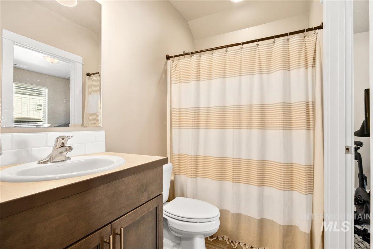 989 N Acer Loop, Nampa, Idaho 83687, 5 Bedrooms, 3 Bathrooms, Residential For Sale, Price $482,000, 98974483