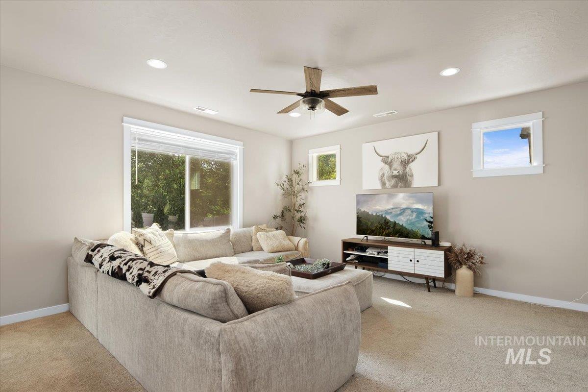 989 N Acer Loop, Nampa, Idaho 83687, 5 Bedrooms, 3 Bathrooms, Residential For Sale, Price $482,000, 98974483