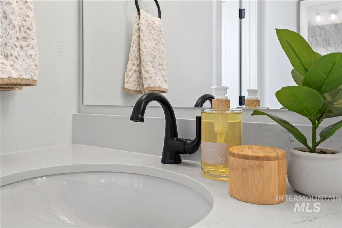 6370 N Barholm Ln, Eagle, Idaho 83616, 3 Bedrooms, 2 Bathrooms, Residential For Sale, Price $584,900,MLS 98974489