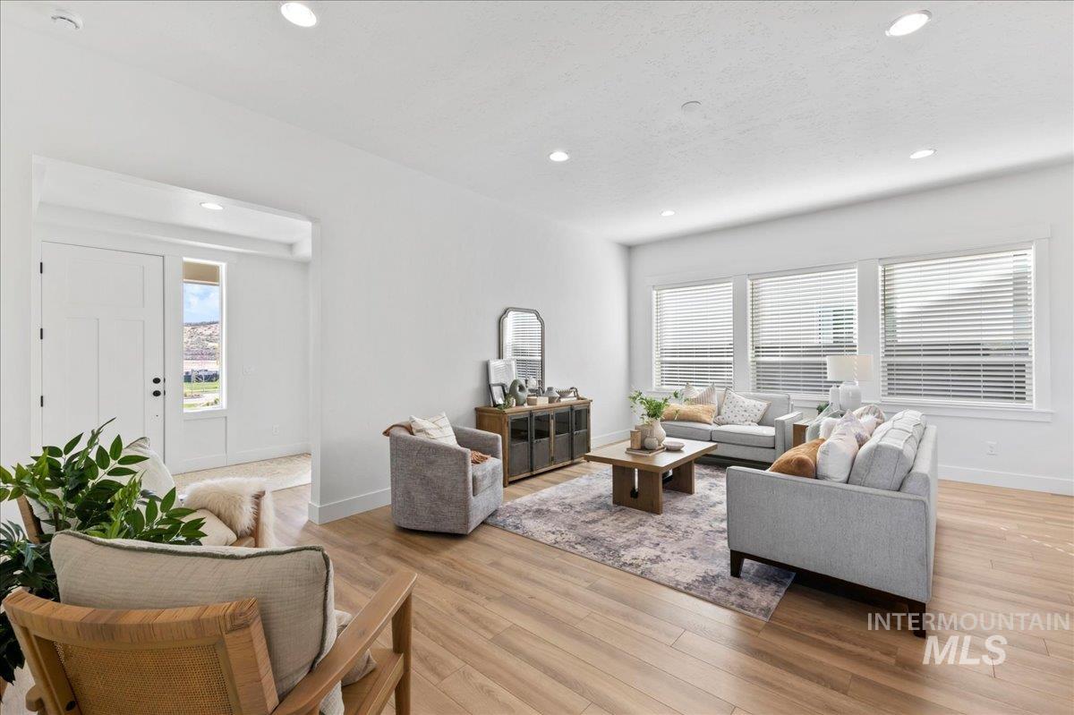 6370 N Barholm Ln, Eagle, Idaho 83616, 3 Bedrooms, 2 Bathrooms, Residential For Sale, Price $584,900,MLS 98974489