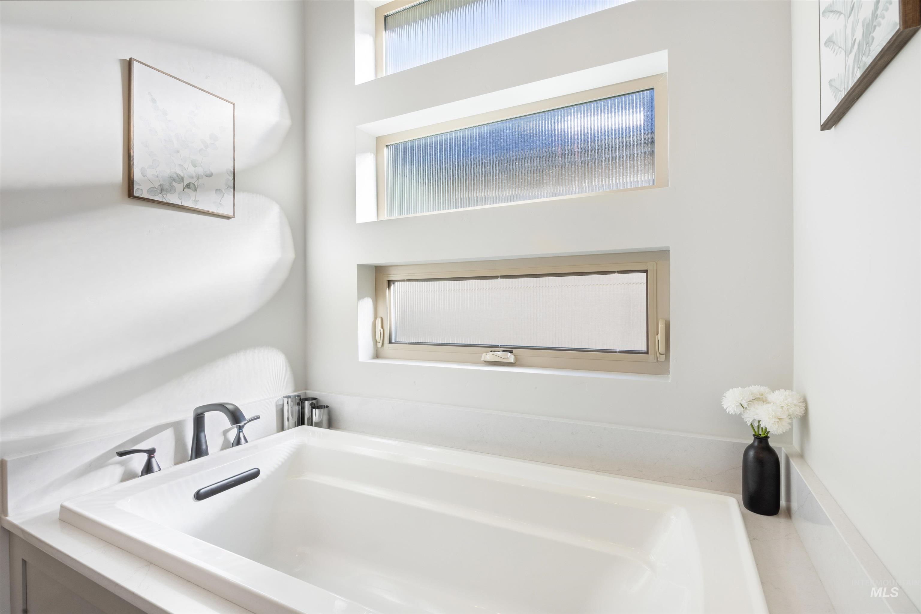 2465 E Berghan Ln, Meridian, Idaho 83642-5749, 3 Bedrooms, 2.5 Bathrooms, Residential For Sale, Price $609,777,MLS 98974490