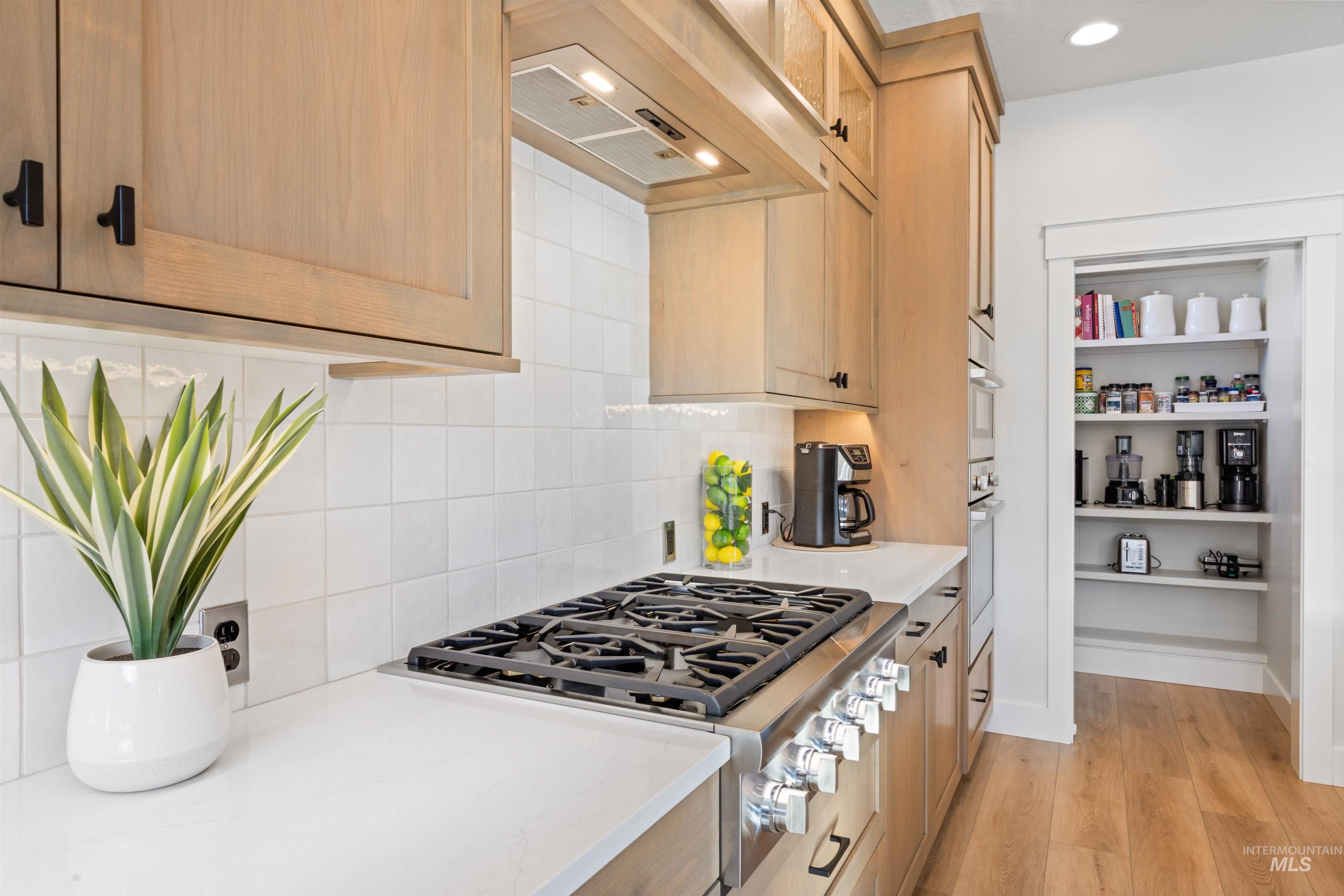 2465 E Berghan Ln, Meridian, Idaho 83642-5749, 3 Bedrooms, 2.5 Bathrooms, Residential For Sale, Price $609,777,MLS 98974490