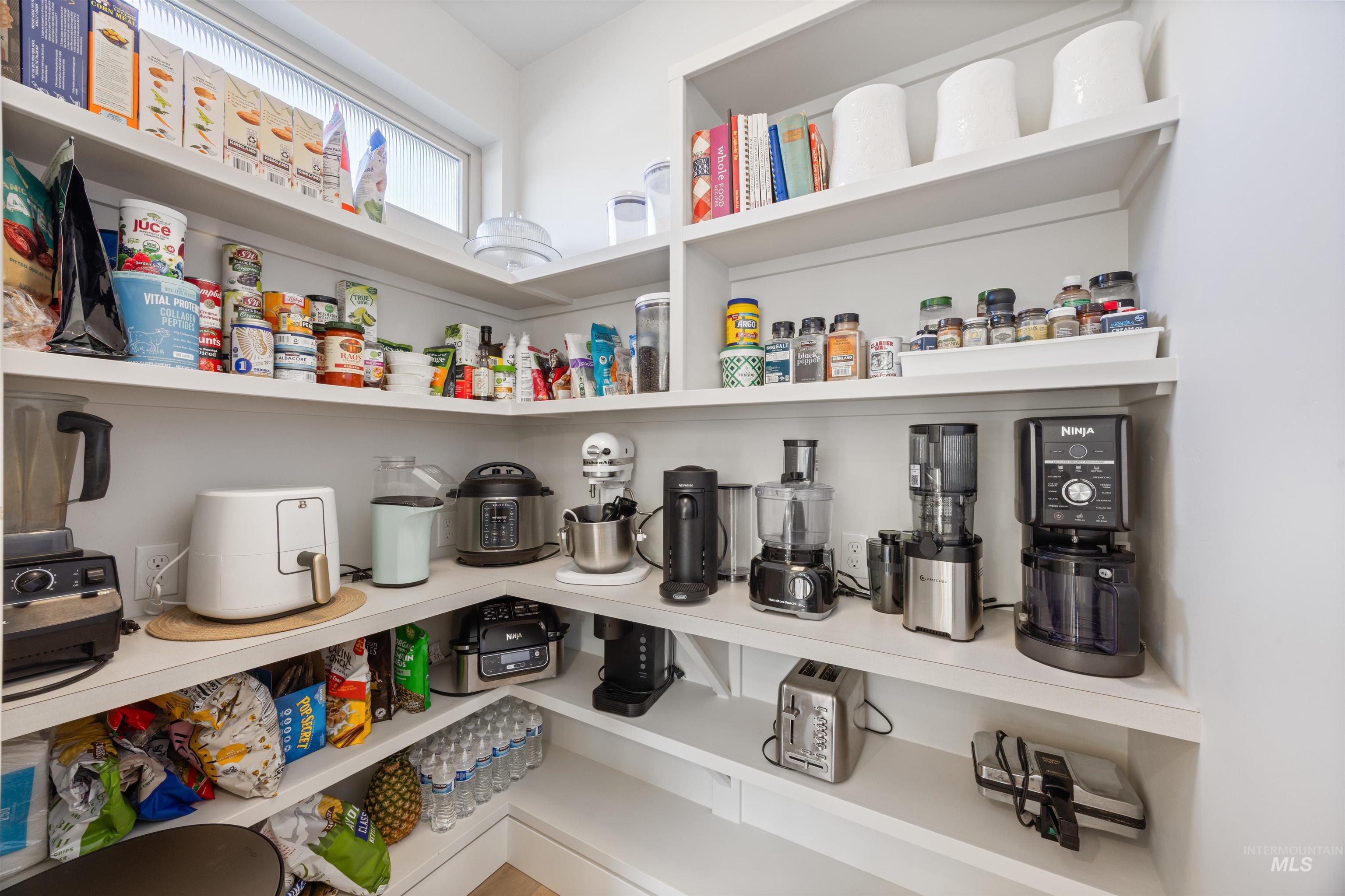 2465 E Berghan Ln, Meridian, Idaho 83642-5749, 3 Bedrooms, 2.5 Bathrooms, Residential For Sale, Price $609,777,MLS 98974490