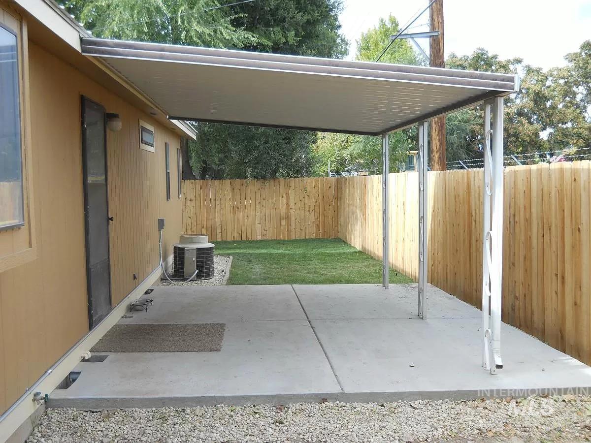 1107 E Elgin St., Caldwell, Idaho 83605, 2 Bedrooms, 1 Bathroom, Residential Income For Sale, Price $475,000,MLS 98974497