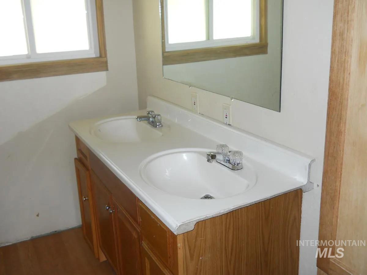 1107 E Elgin St., Caldwell, Idaho 83605, 2 Bedrooms, 1 Bathroom, Residential Income For Sale, Price $475,000,MLS 98974497