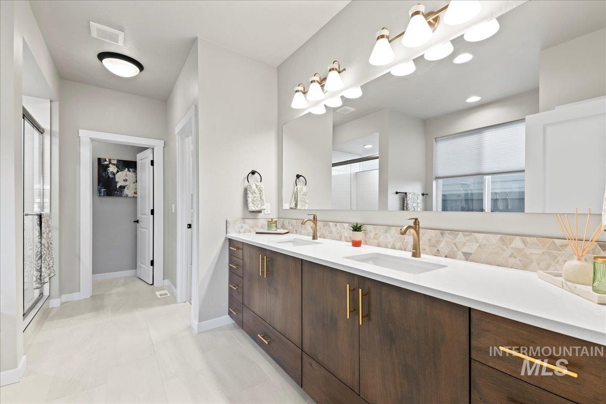 10238 Hazy Glen Dr, Nampa, Idaho 83687-7934, 3 Bedrooms, 2 Bathrooms, Residential For Sale, Price $500,000,MLS 98974503