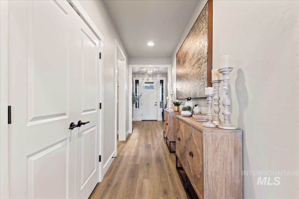 10238 Hazy Glen Dr, Nampa, Idaho 83687-7934, 3 Bedrooms, 2 Bathrooms, Residential For Sale, Price $500,000,MLS 98974503