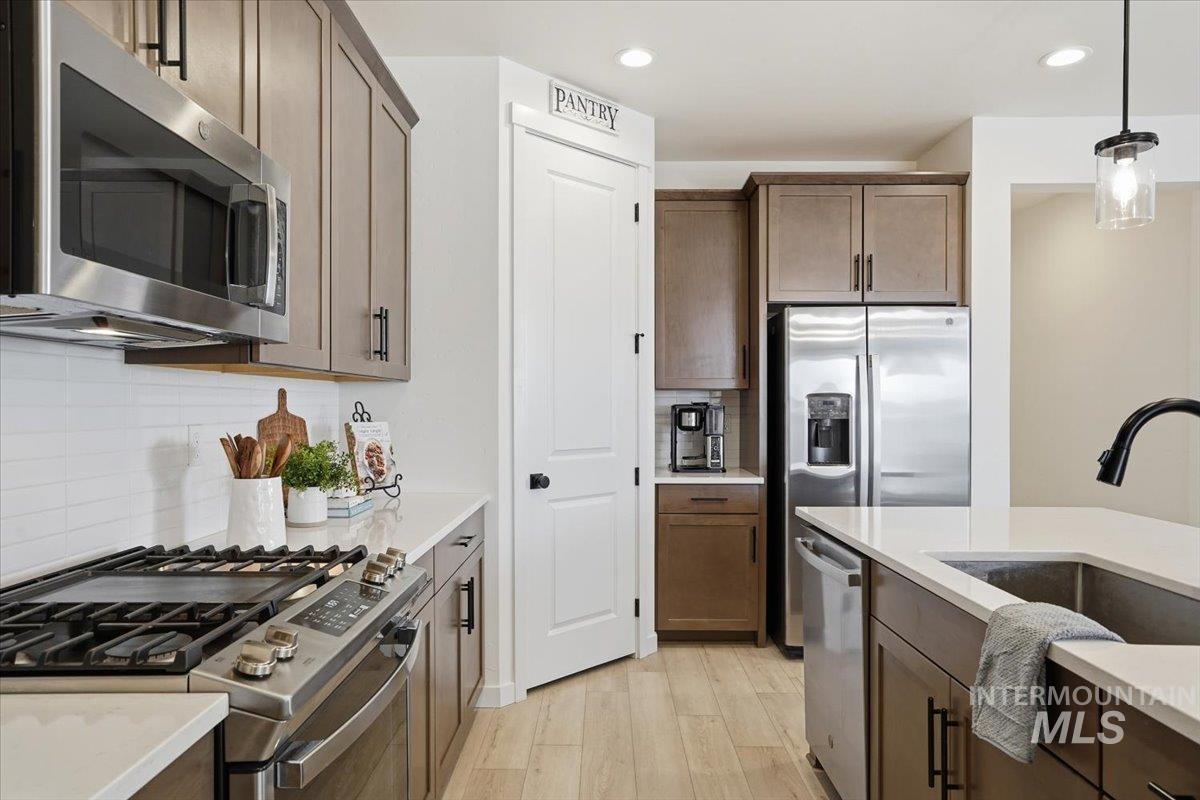 18466 N Geranium Way, Nampa, Idaho 83687, 3 Bedrooms, 2 Bathrooms, Residential For Sale, Price $537,900,MLS 98974504