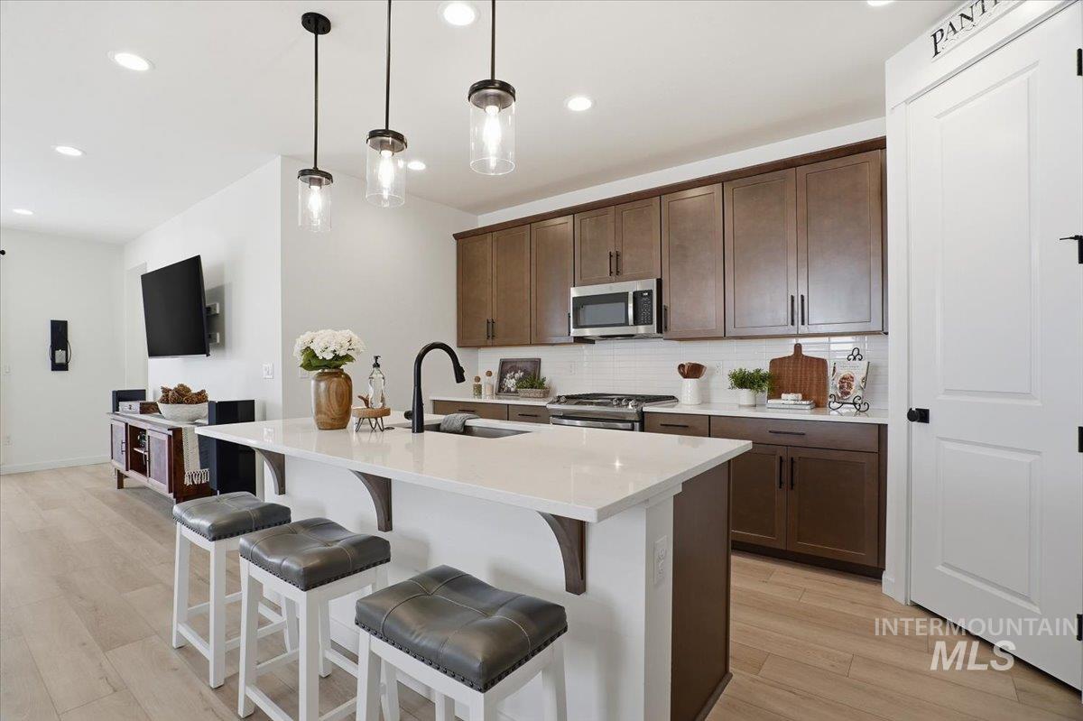 18466 N Geranium Way, Nampa, Idaho 83687, 3 Bedrooms, 2 Bathrooms, Residential For Sale, Price $537,900,MLS 98974504