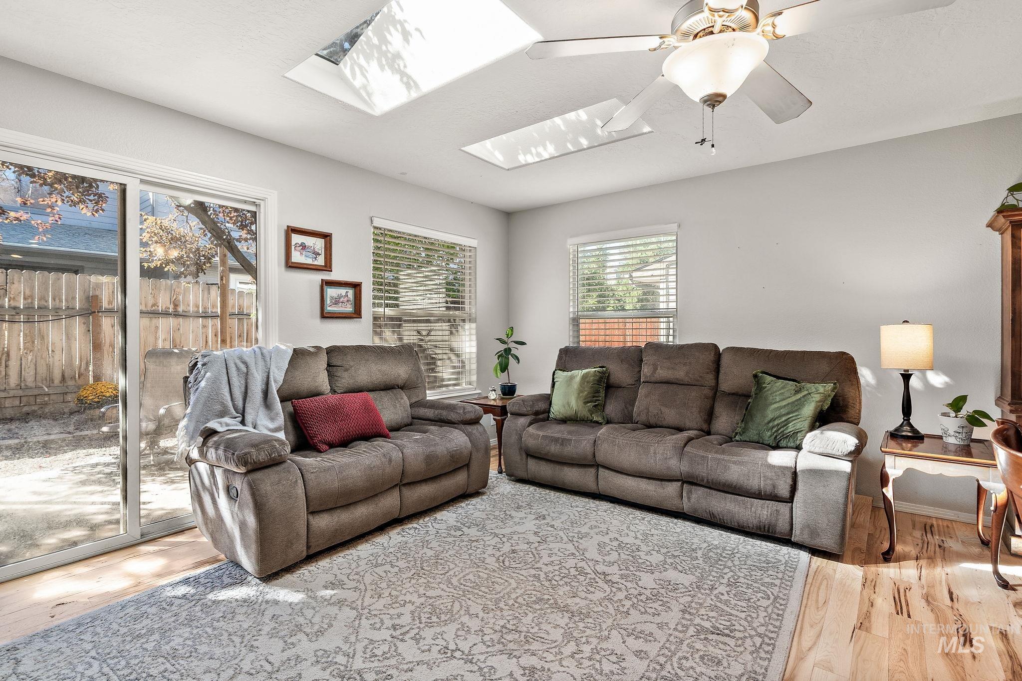 6937 W Preece Ln., Boise, Idaho 83704, 2 Bedrooms, 1.5 Bathrooms, Residential For Sale, Price $319,900,MLS 98974505