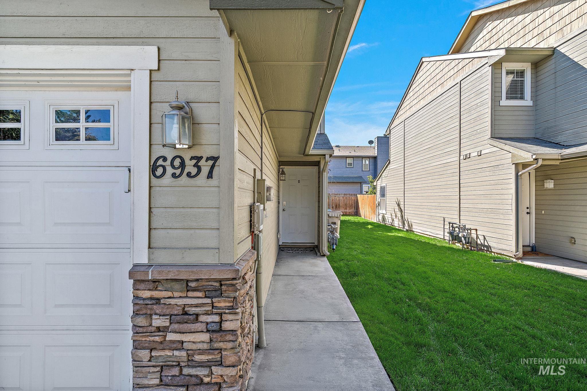 6937 W Preece Ln., Boise, Idaho 83704, 2 Bedrooms, 1.5 Bathrooms, Residential For Sale, Price $319,900,MLS 98974505