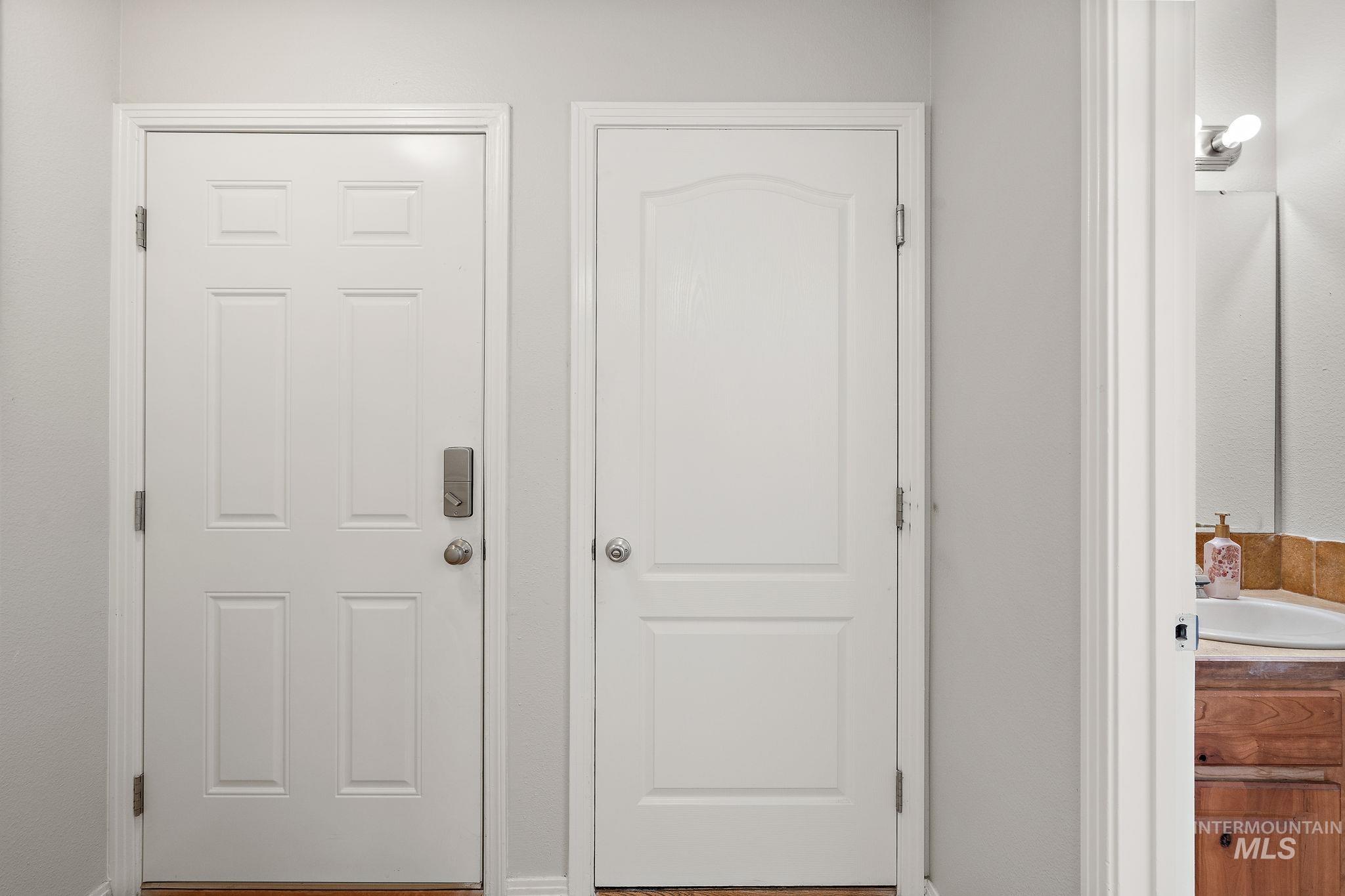 6937 W Preece Ln., Boise, Idaho 83704, 2 Bedrooms, 1.5 Bathrooms, Residential For Sale, Price $319,900,MLS 98974505