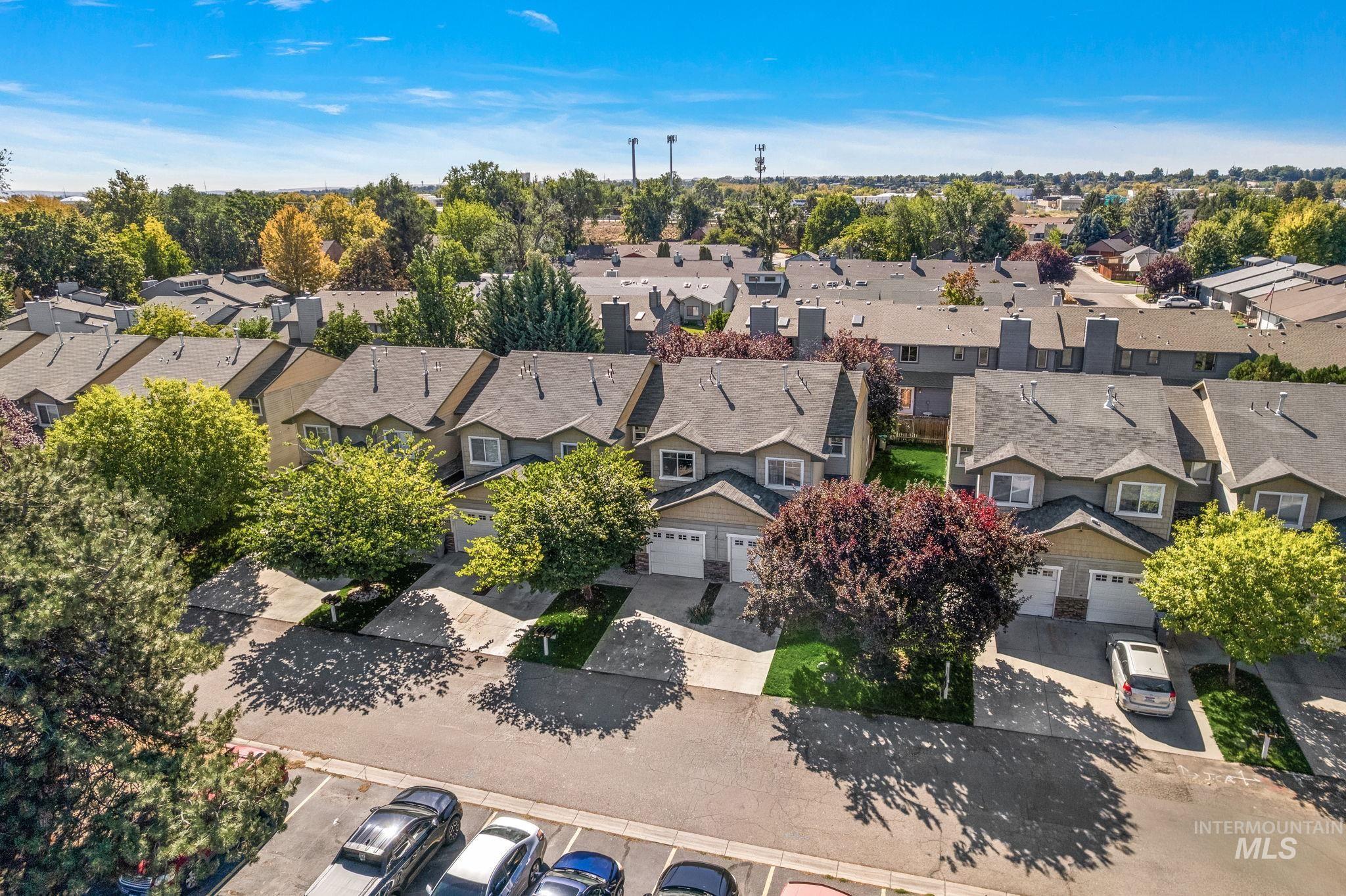 6937 W Preece Ln., Boise, Idaho 83704, 2 Bedrooms, 1.5 Bathrooms, Residential For Sale, Price $319,900,MLS 98974505