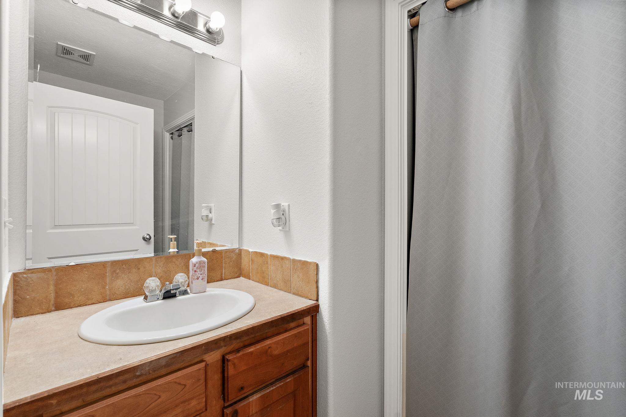 6937 W Preece Ln., Boise, Idaho 83704, 2 Bedrooms, 1.5 Bathrooms, Residential For Sale, Price $319,900,MLS 98974505