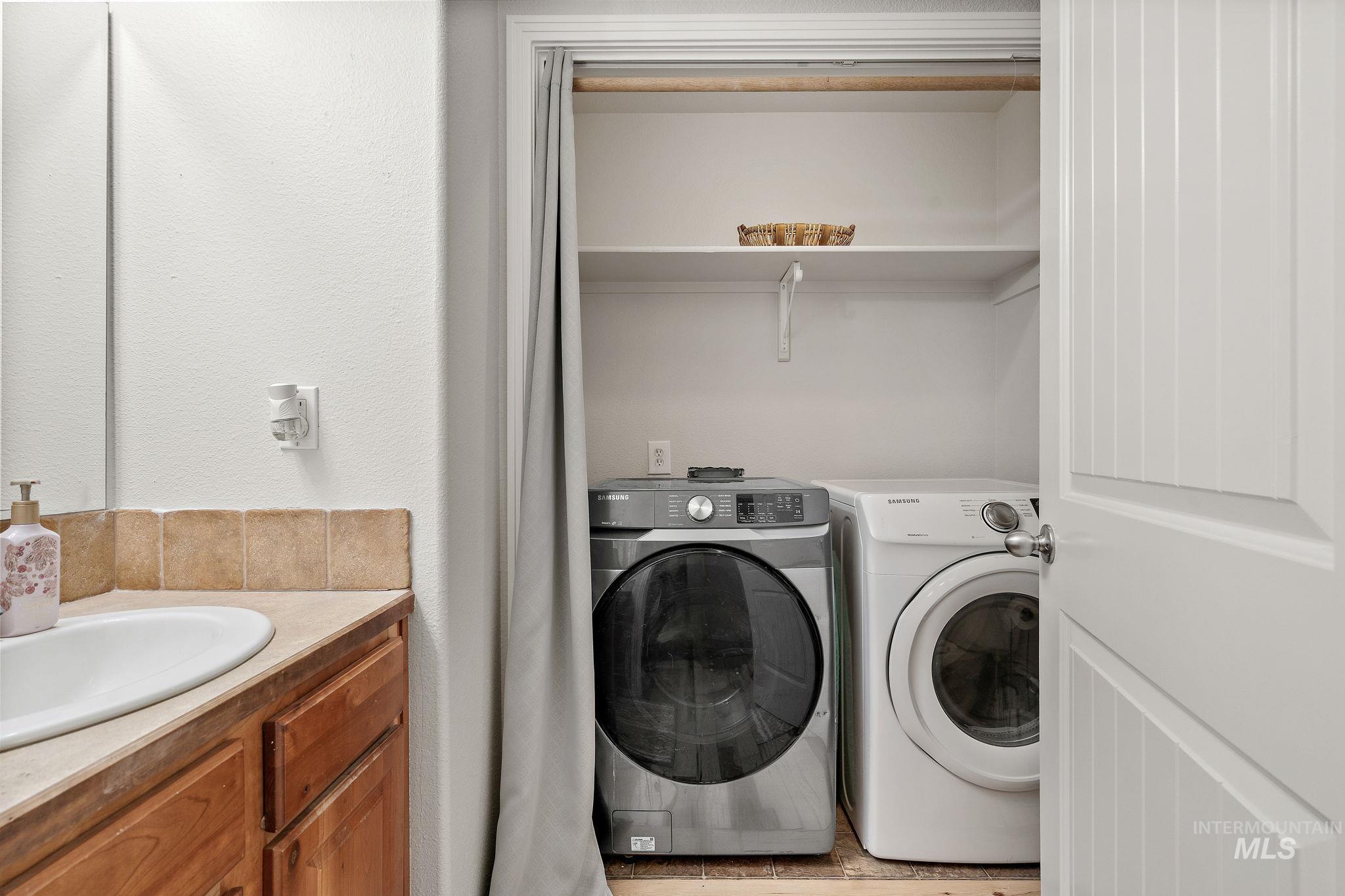 6937 W Preece Ln., Boise, Idaho 83704, 2 Bedrooms, 1.5 Bathrooms, Residential For Sale, Price $319,900,MLS 98974505