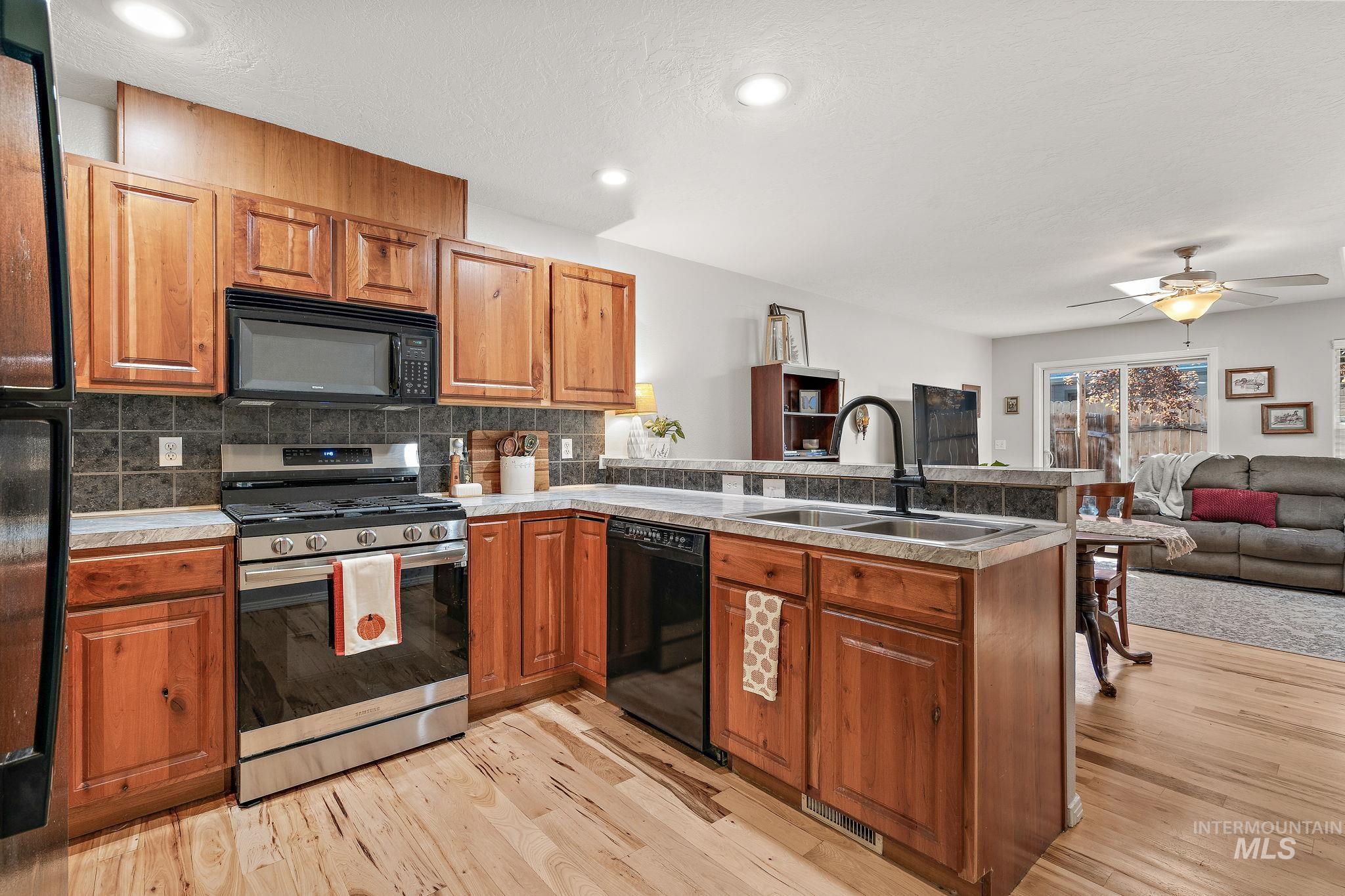 6937 W Preece Ln., Boise, Idaho 83704, 2 Bedrooms, 1.5 Bathrooms, Residential For Sale, Price $319,900,MLS 98974505