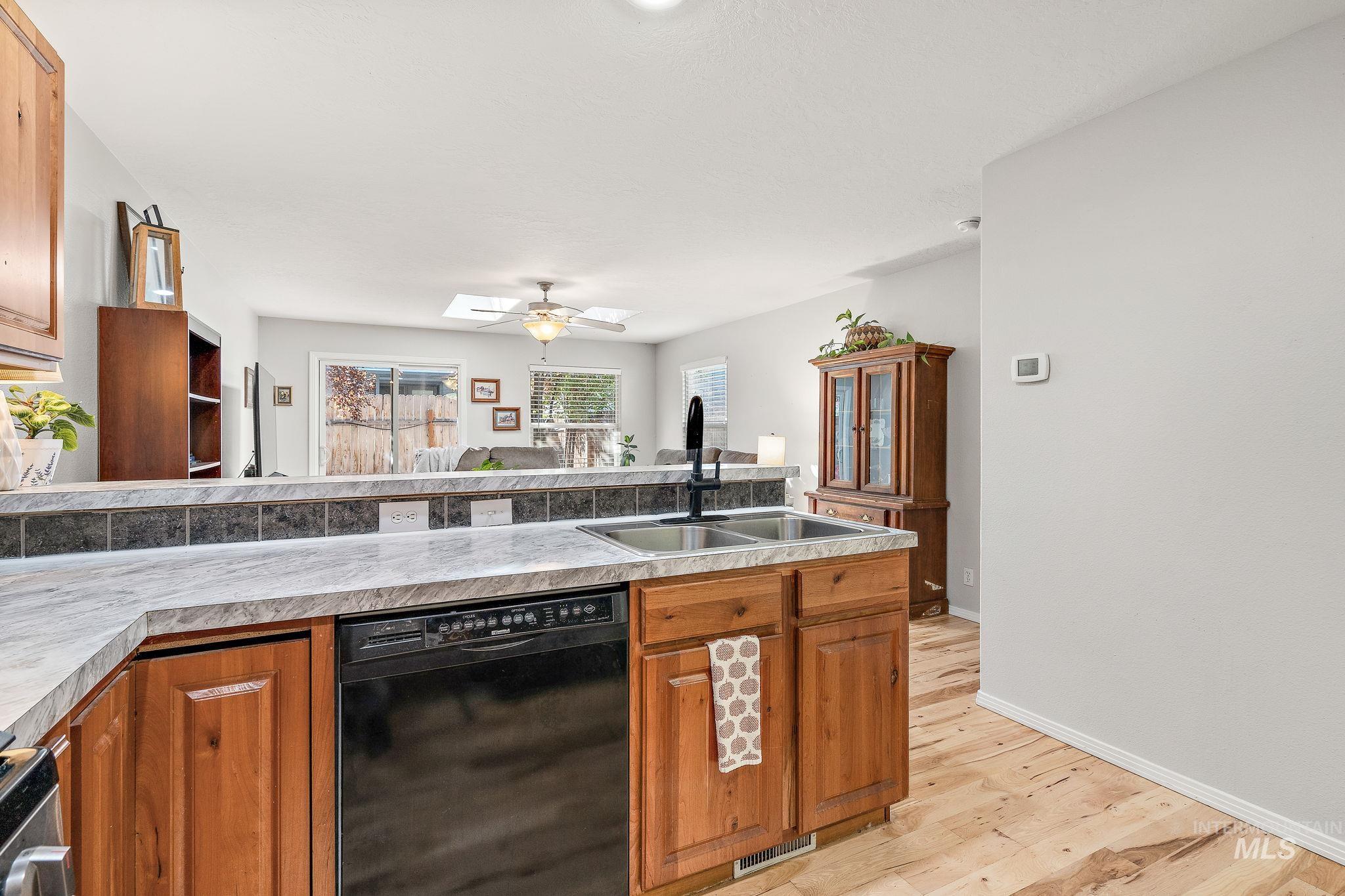 6937 W Preece Ln., Boise, Idaho 83704, 2 Bedrooms, 1.5 Bathrooms, Residential For Sale, Price $319,900,MLS 98974505