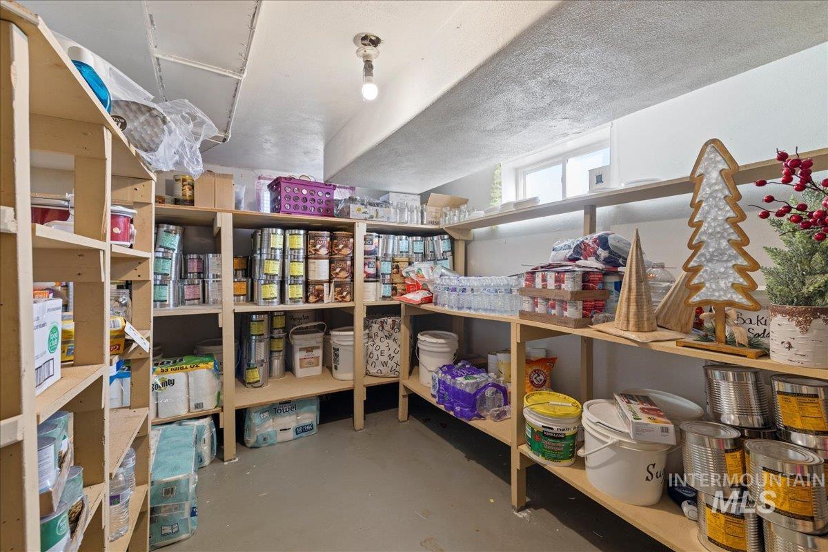 495 E Bridge St, Midvale, Idaho 83645, 4 Bedrooms, 2 Bathrooms, Residential For Sale, Price $430,000,MLS 98974506