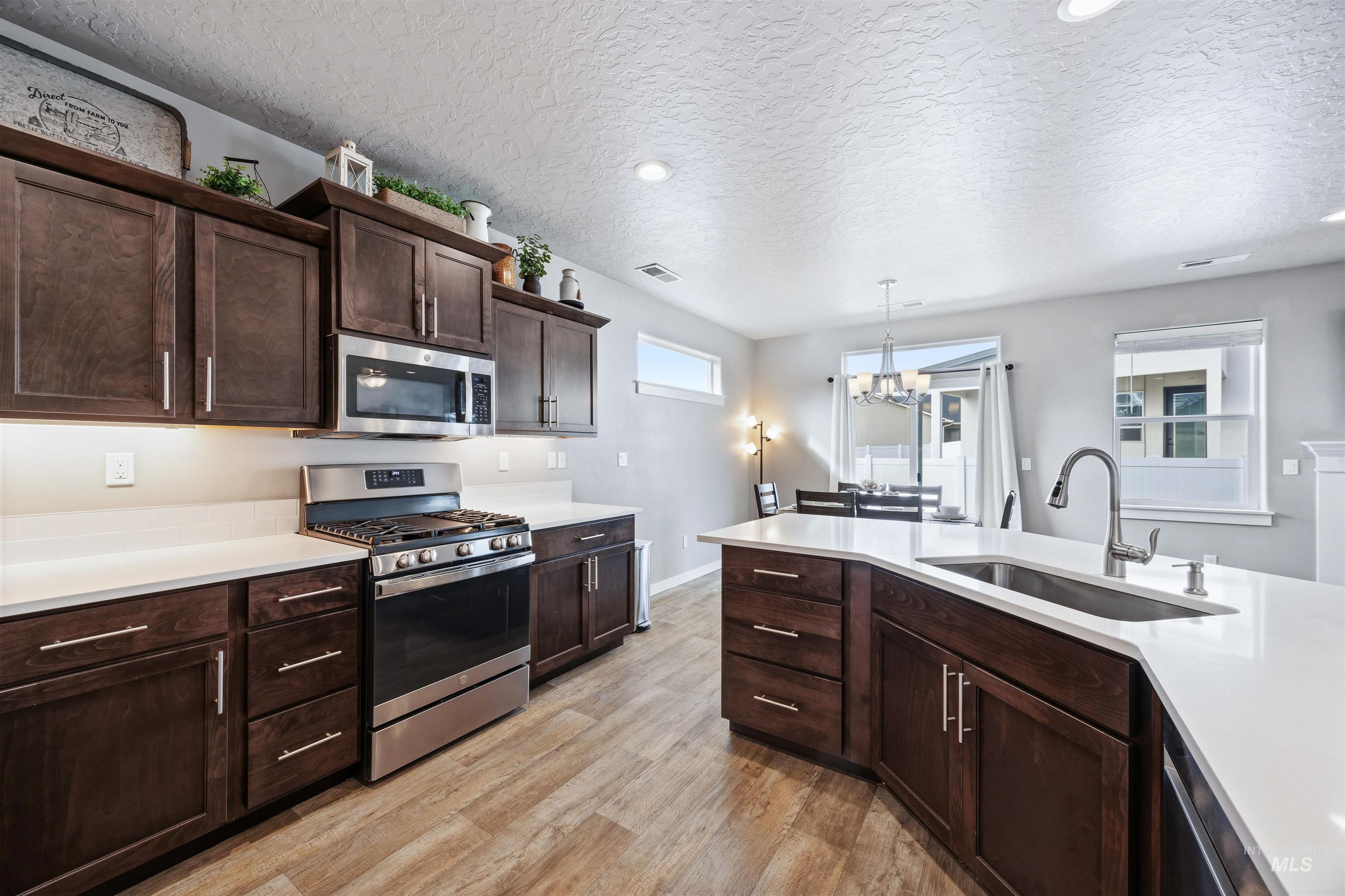 2588 E Mcintosh Ct, Emmett, Idaho 83617, 3 Bedrooms, 2 Bathrooms, Residential For Sale, Price $445,900,MLS 98974507