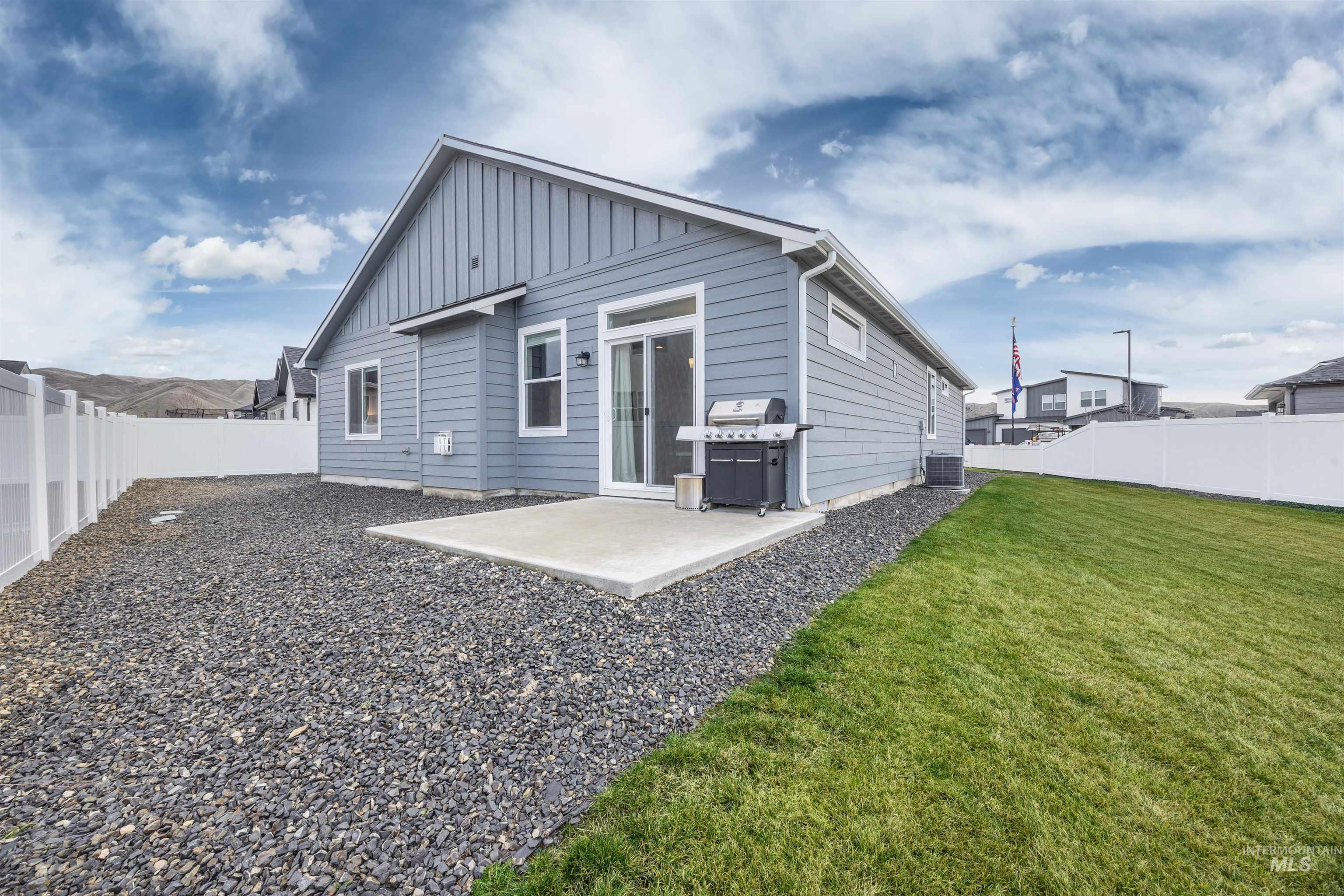 2588 E Mcintosh Ct, Emmett, Idaho 83617, 3 Bedrooms, 2 Bathrooms, Residential For Sale, Price $445,900,MLS 98974507