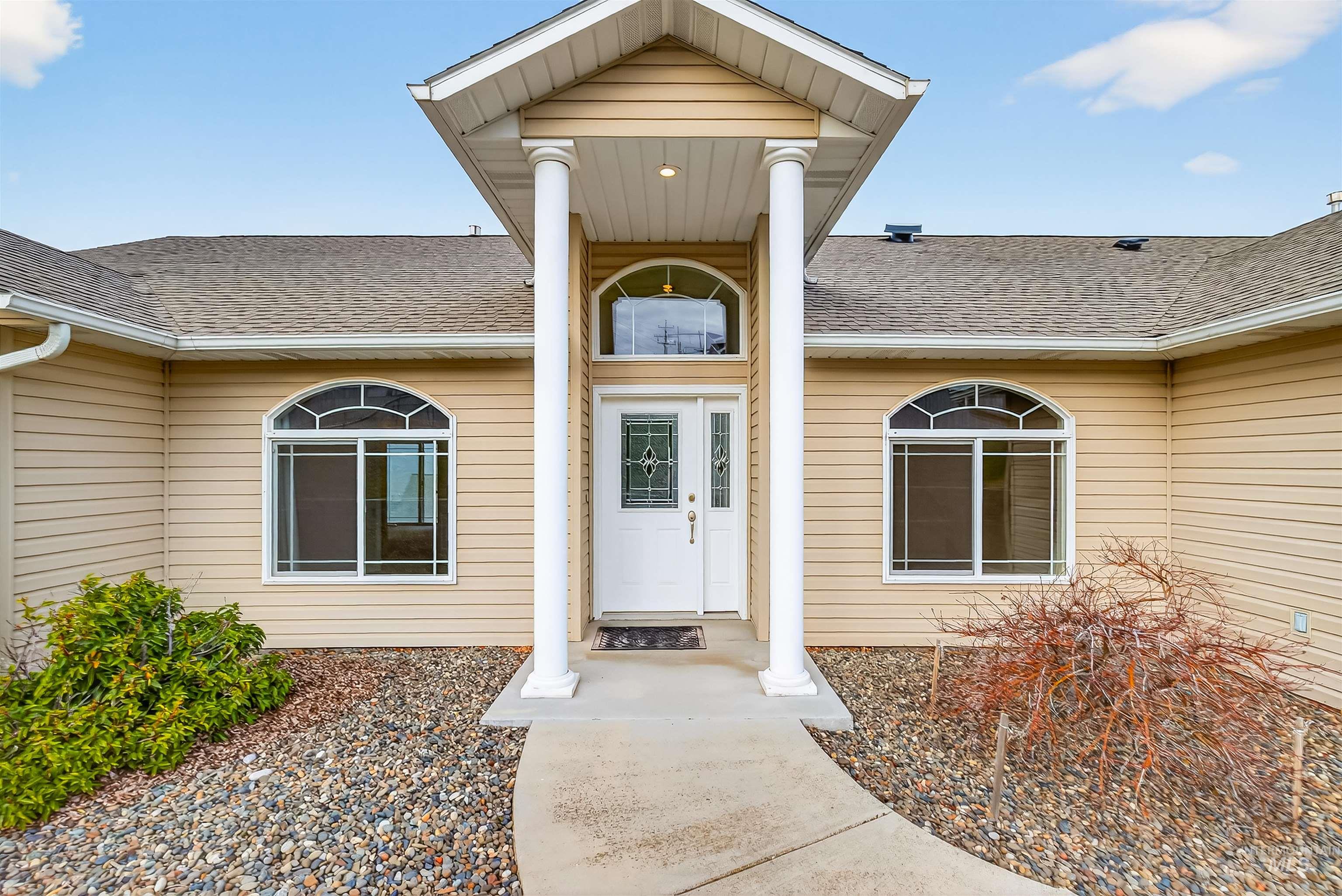 2924 27th Street, Clarkston, Washington 99403, 3 Bedrooms, 2 Bathrooms, Residential For Sale, Price $449,000,MLS 98974508