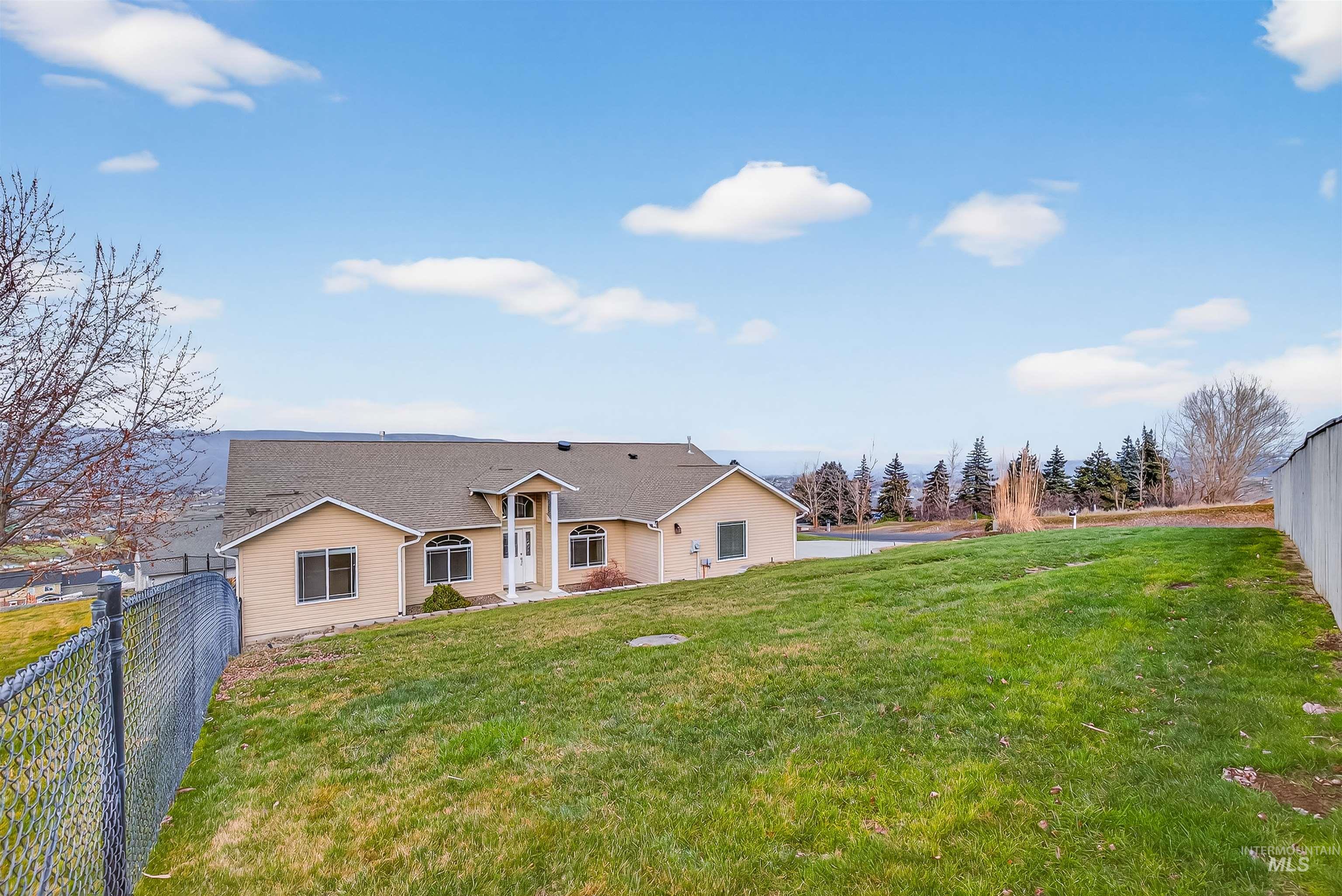 2924 27th Street, Clarkston, Washington 99403, 3 Bedrooms, 2 Bathrooms, Residential For Sale, Price $449,000,MLS 98974508