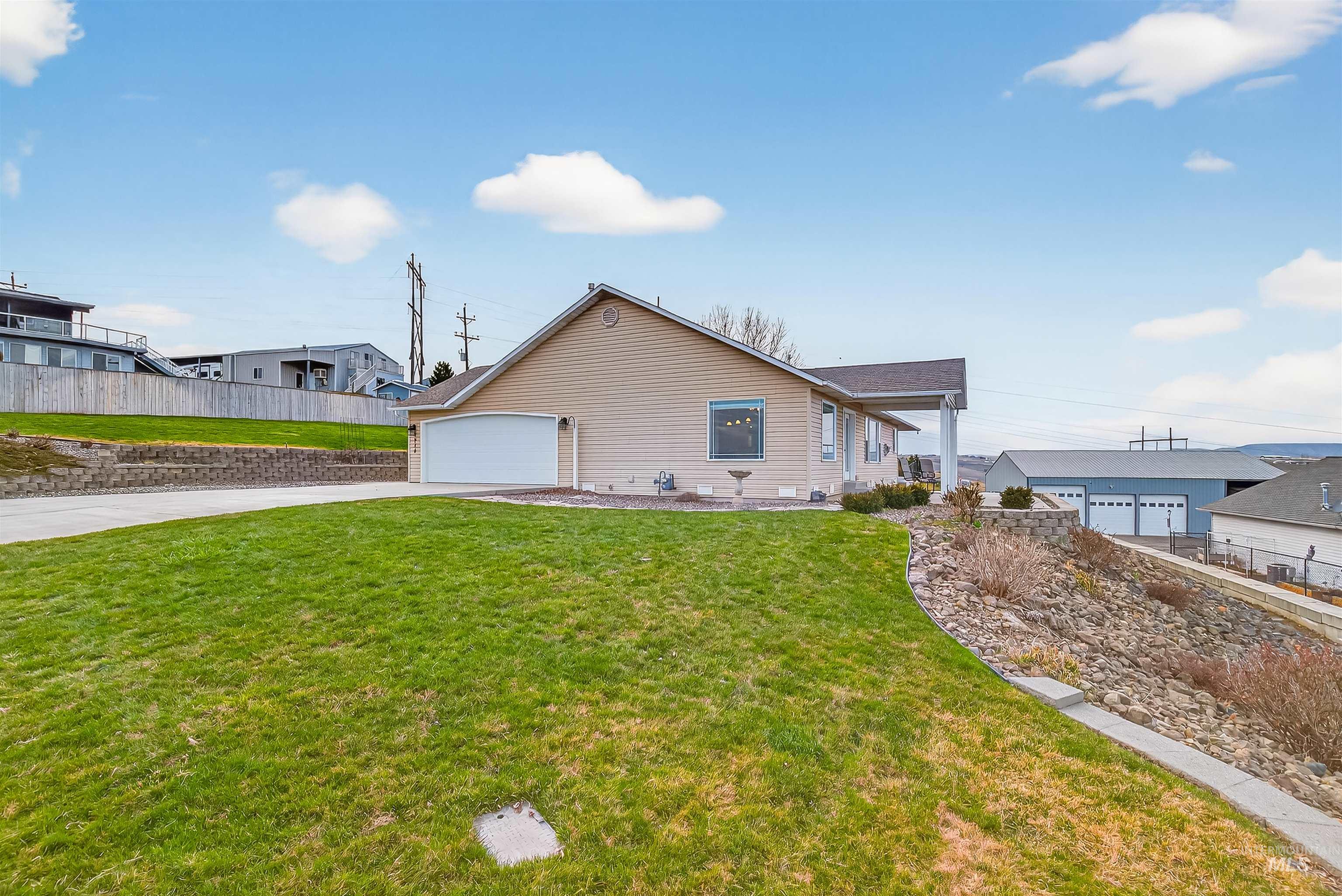 2924 27th Street, Clarkston, Washington 99403, 3 Bedrooms, 2 Bathrooms, Residential For Sale, Price $449,000,MLS 98974508