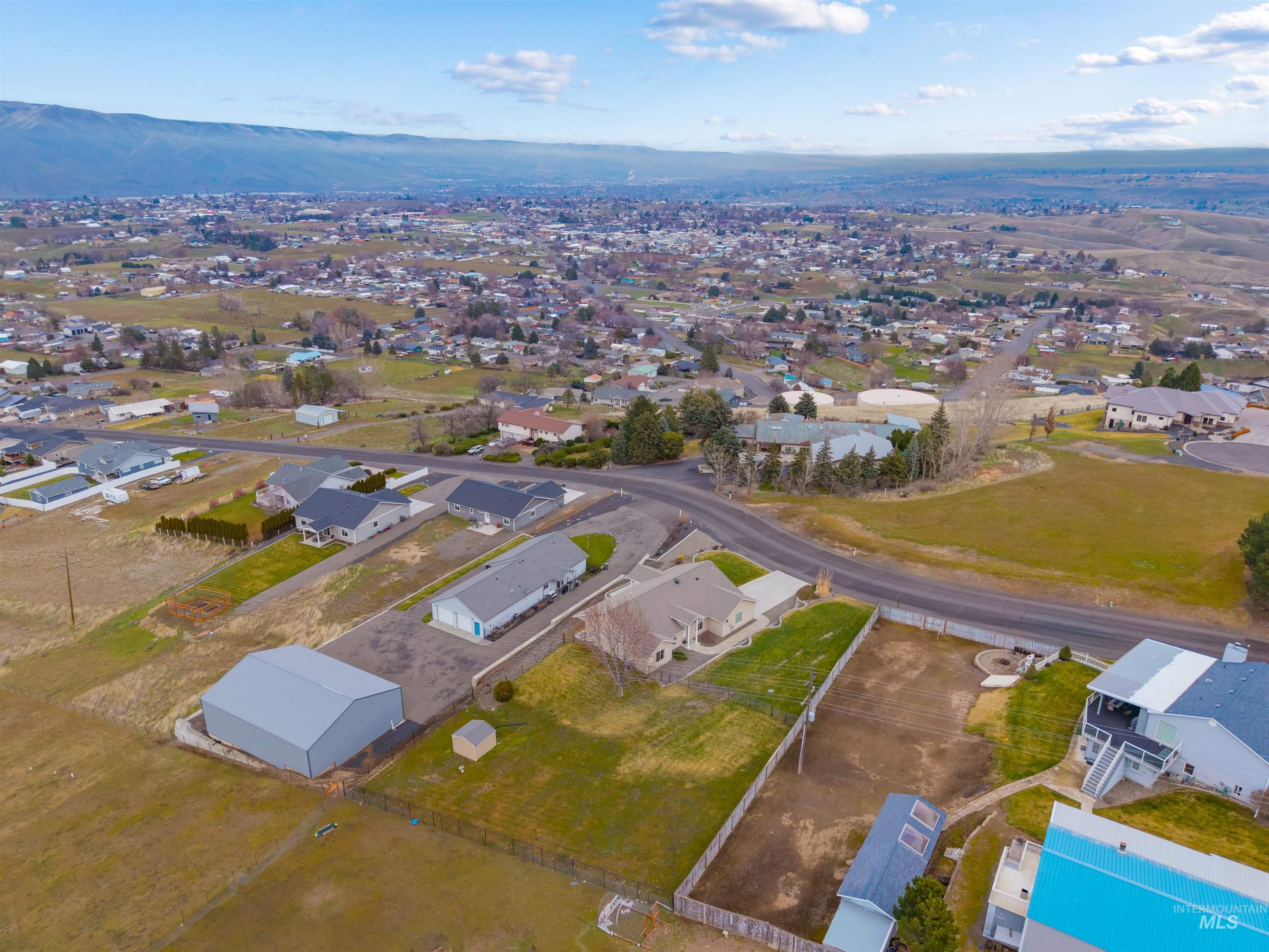 2924 27th Street, Clarkston, Washington 99403, 3 Bedrooms, 2 Bathrooms, Residential For Sale, Price $449,000,MLS 98974508