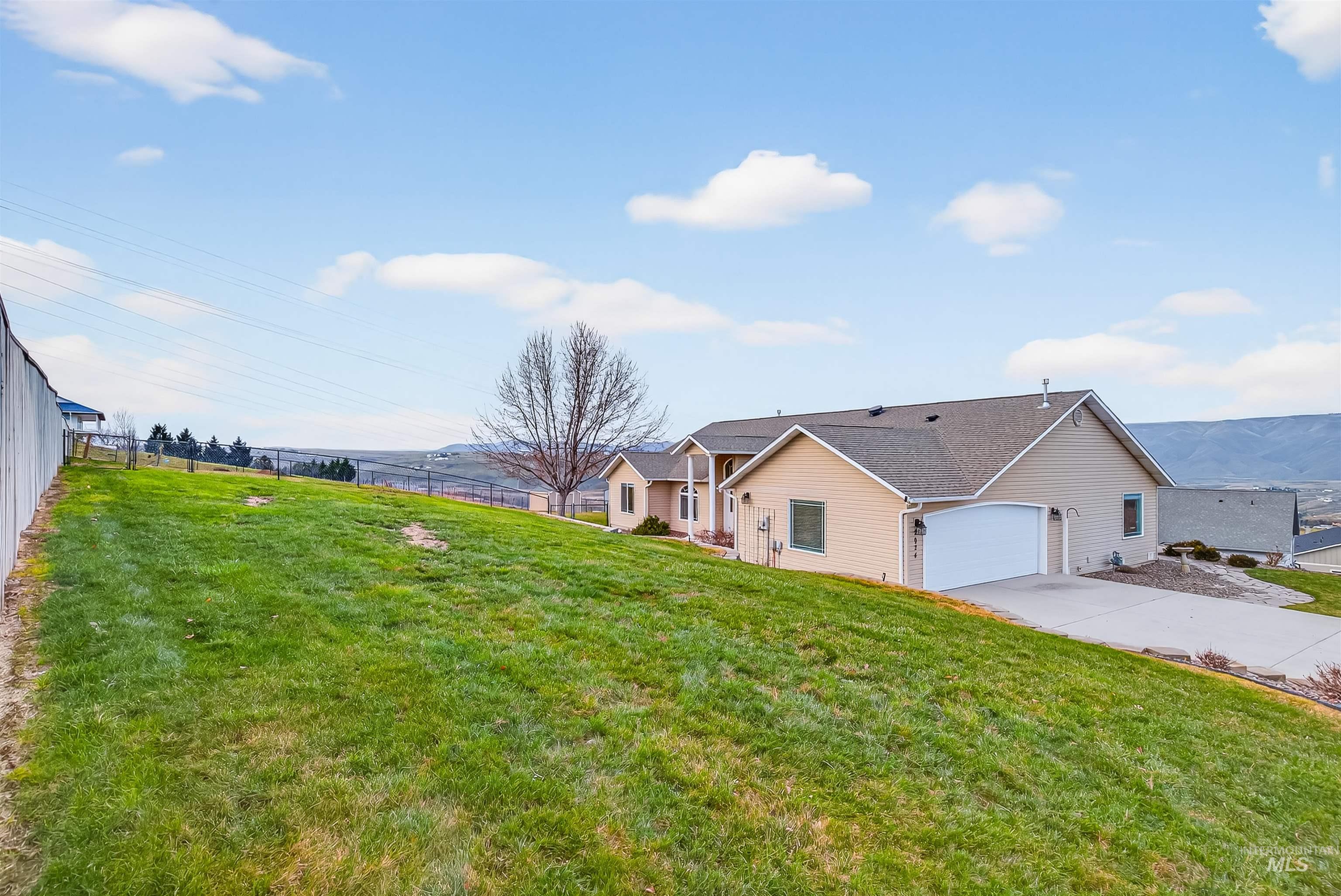 2924 27th Street, Clarkston, Washington 99403, 3 Bedrooms, 2 Bathrooms, Residential For Sale, Price $449,000,MLS 98974508