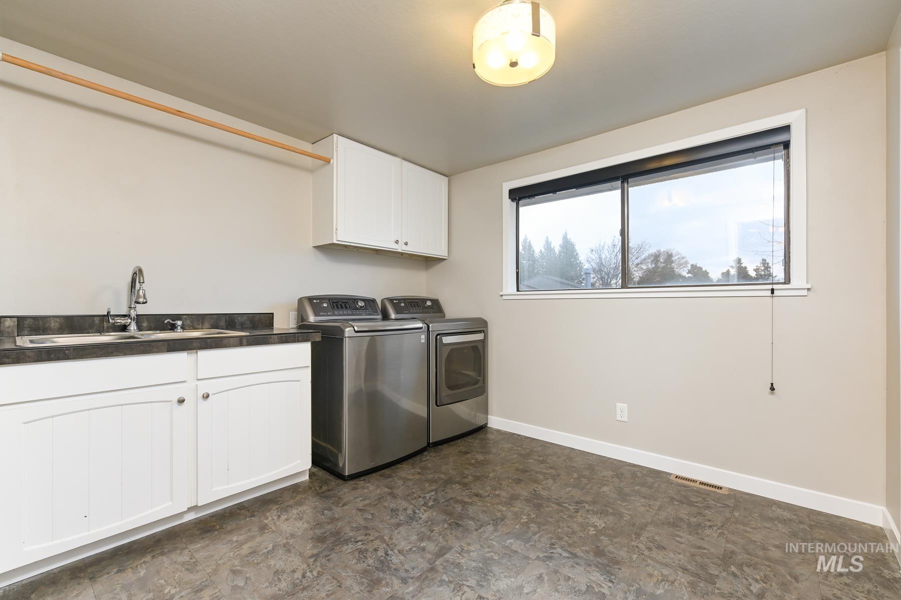 7208 W Casecade Drive, Boise, Idaho 83704, 4 Bedrooms, 3 Bathrooms, Residential For Sale, Price $449,990,MLS 98974510