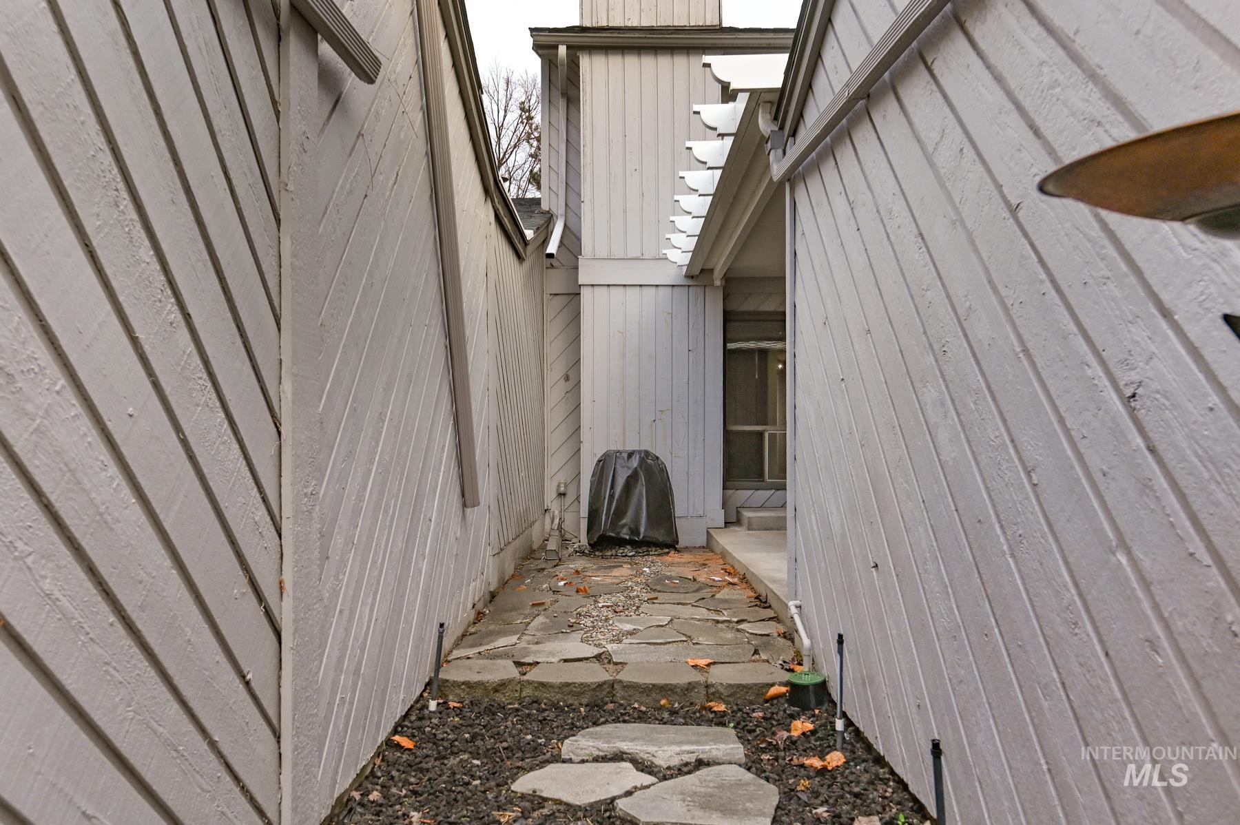 7208 W Casecade Drive, Boise, Idaho 83704, 4 Bedrooms, 3 Bathrooms, Residential For Sale, Price $449,990,MLS 98974510