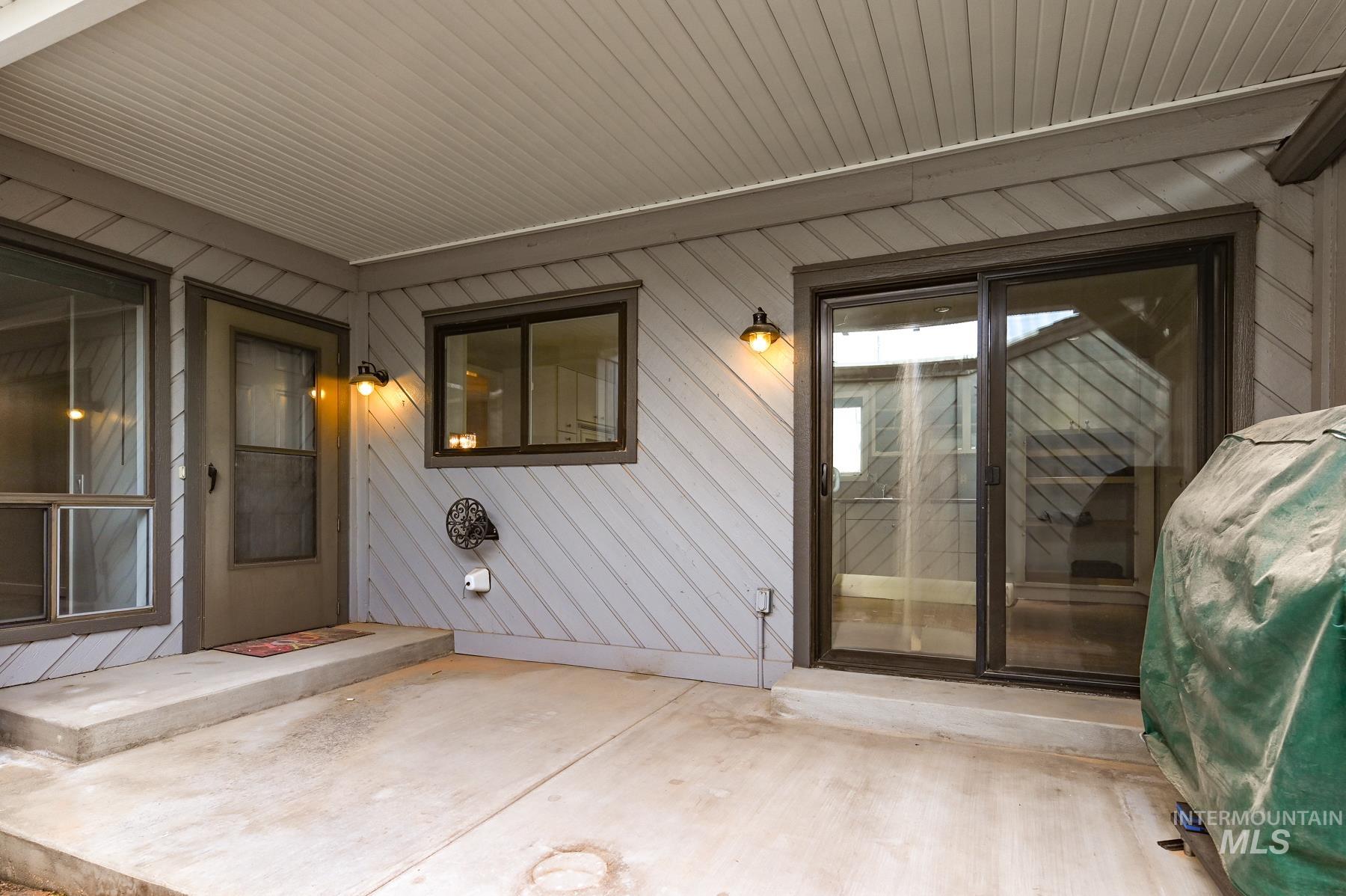 7208 W Casecade Drive, Boise, Idaho 83704, 4 Bedrooms, 3 Bathrooms, Residential For Sale, Price $449,990,MLS 98974510