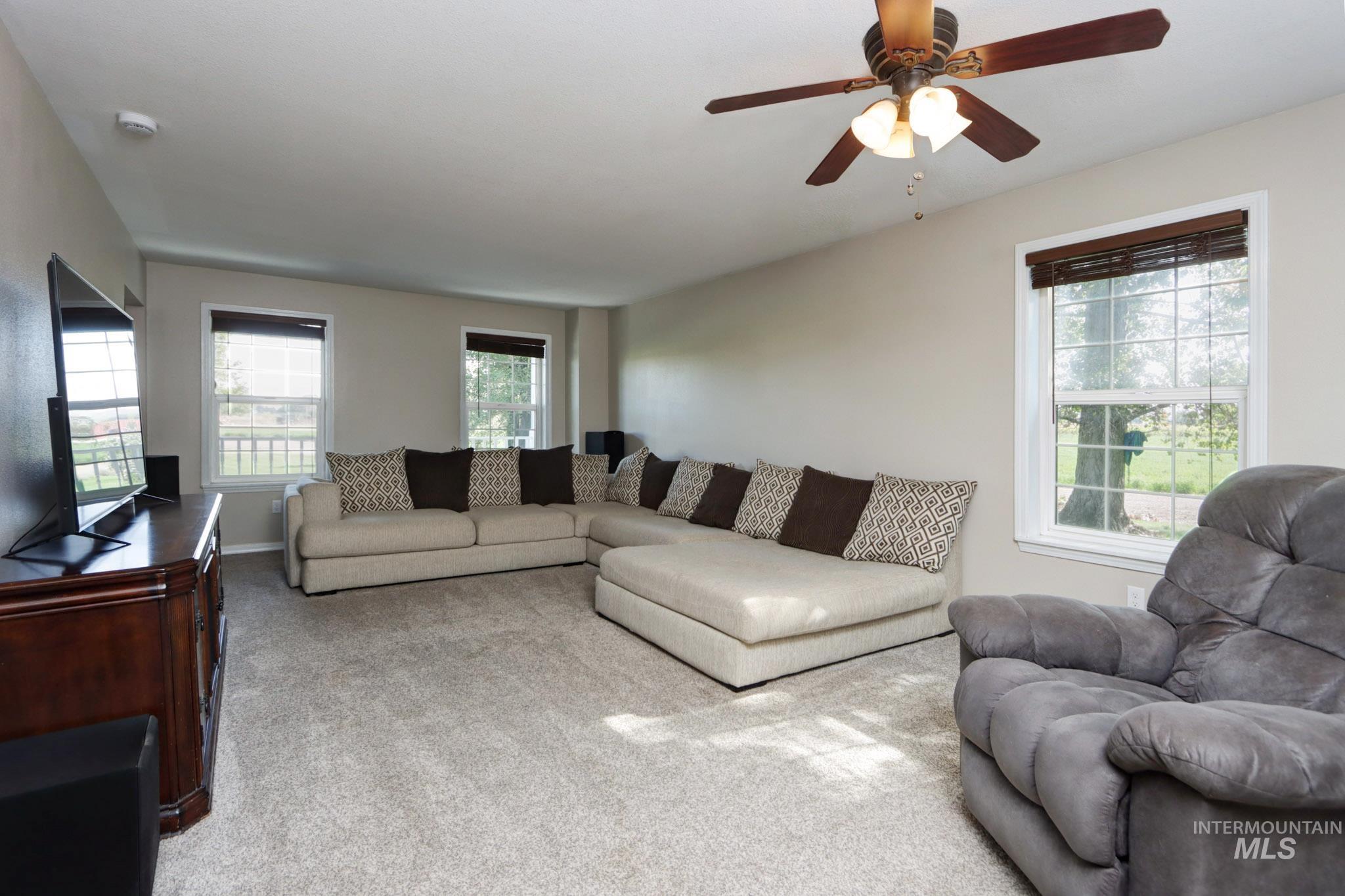 1725 W Central Avenue, Emmett, Idaho 83617, 3 Bedrooms, 3 Bathrooms, Residential For Sale, Price $680,000,MLS 98974511