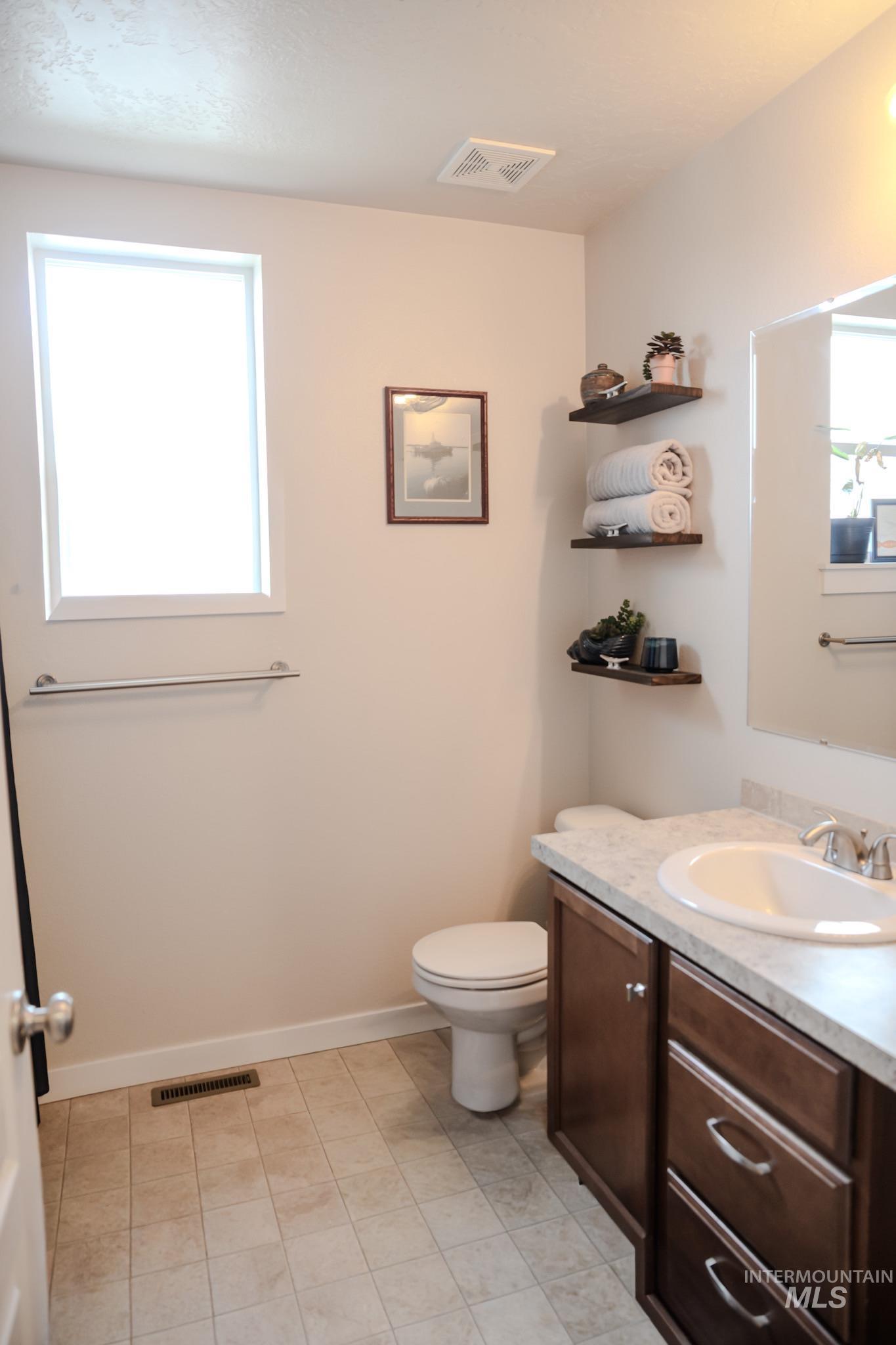 1997 N Rosedust Dr, Kuna, Idaho 83634, 5 Bedrooms, 2.5 Bathrooms, Residential For Sale, Price $518,990,MLS 98974513