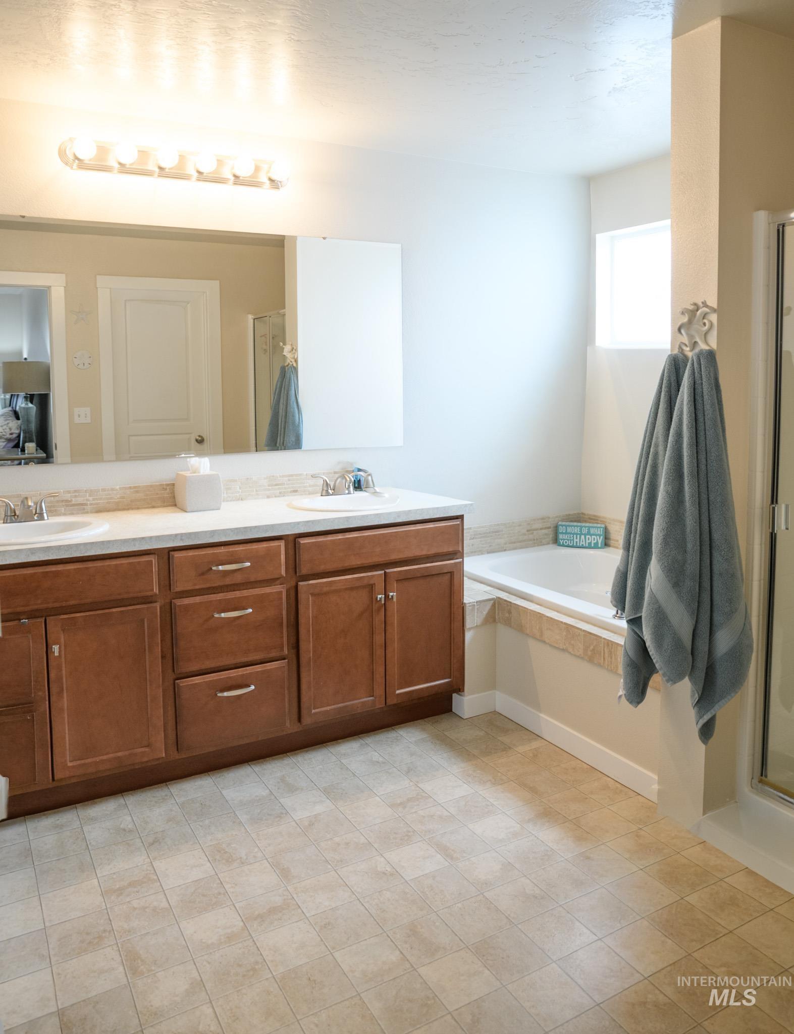 1997 N Rosedust Dr, Kuna, Idaho 83634, 5 Bedrooms, 2.5 Bathrooms, Residential For Sale, Price $518,990,MLS 98974513