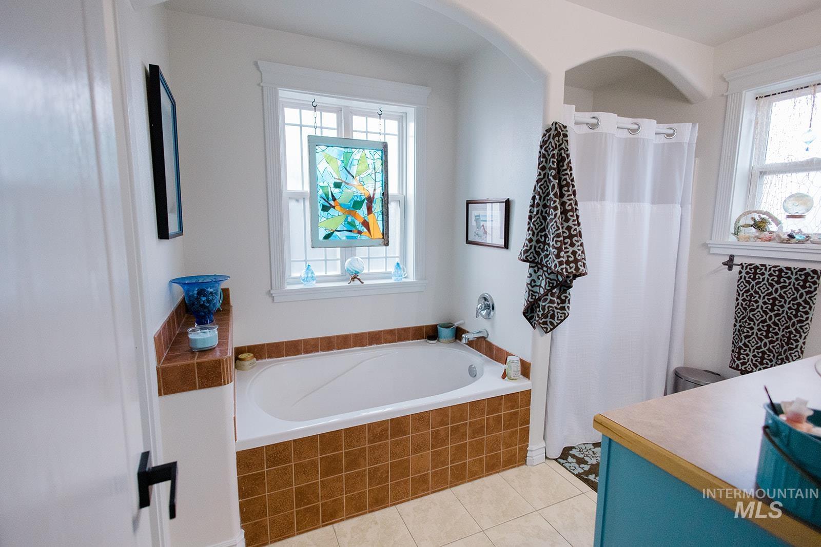 1790 NE Cinder Loop, Mountain Home, Idaho 83647, 3 Bedrooms, 2 Bathrooms, Residential For Sale, Price $435,000,MLS 98974515