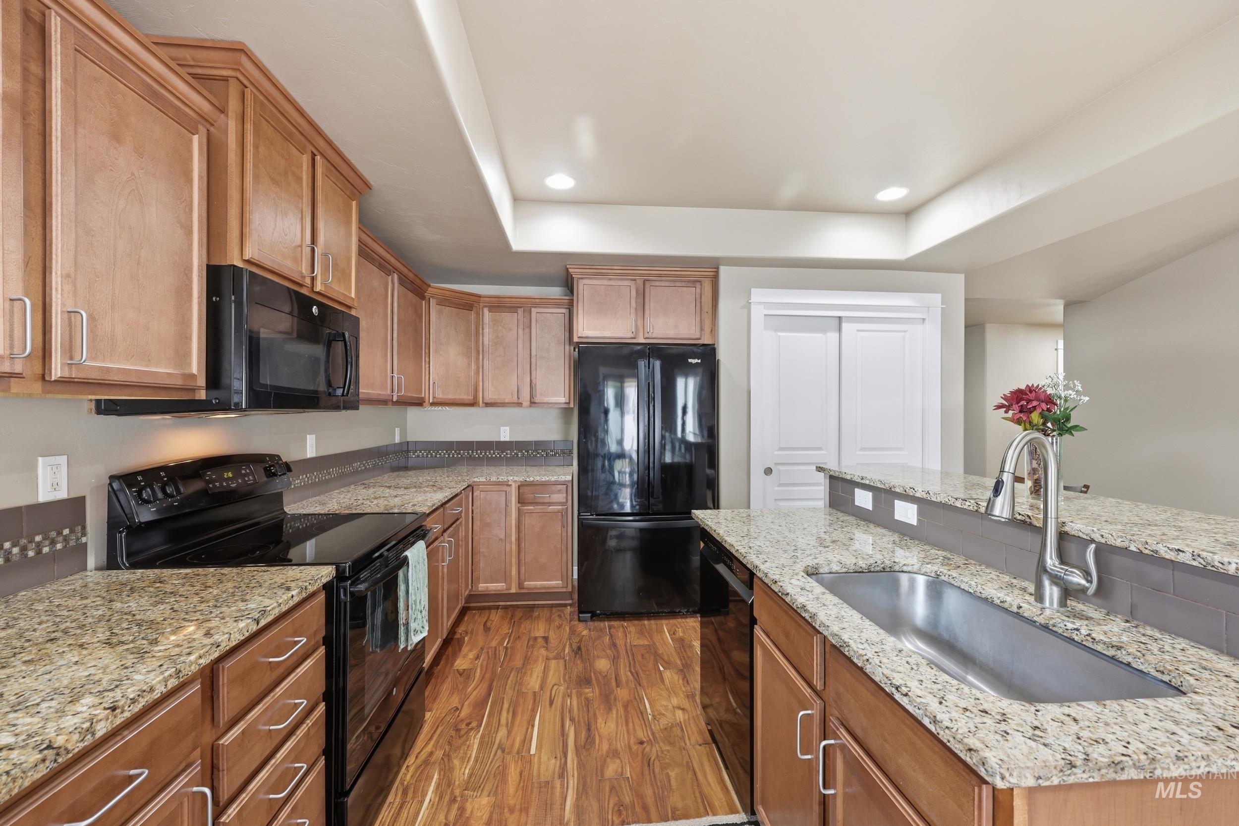 419 W Thornwood St, Nampa, Idaho 83686, 3 Bedrooms, 2 Bathrooms, Residential For Sale, Price $414,000,MLS 98974523