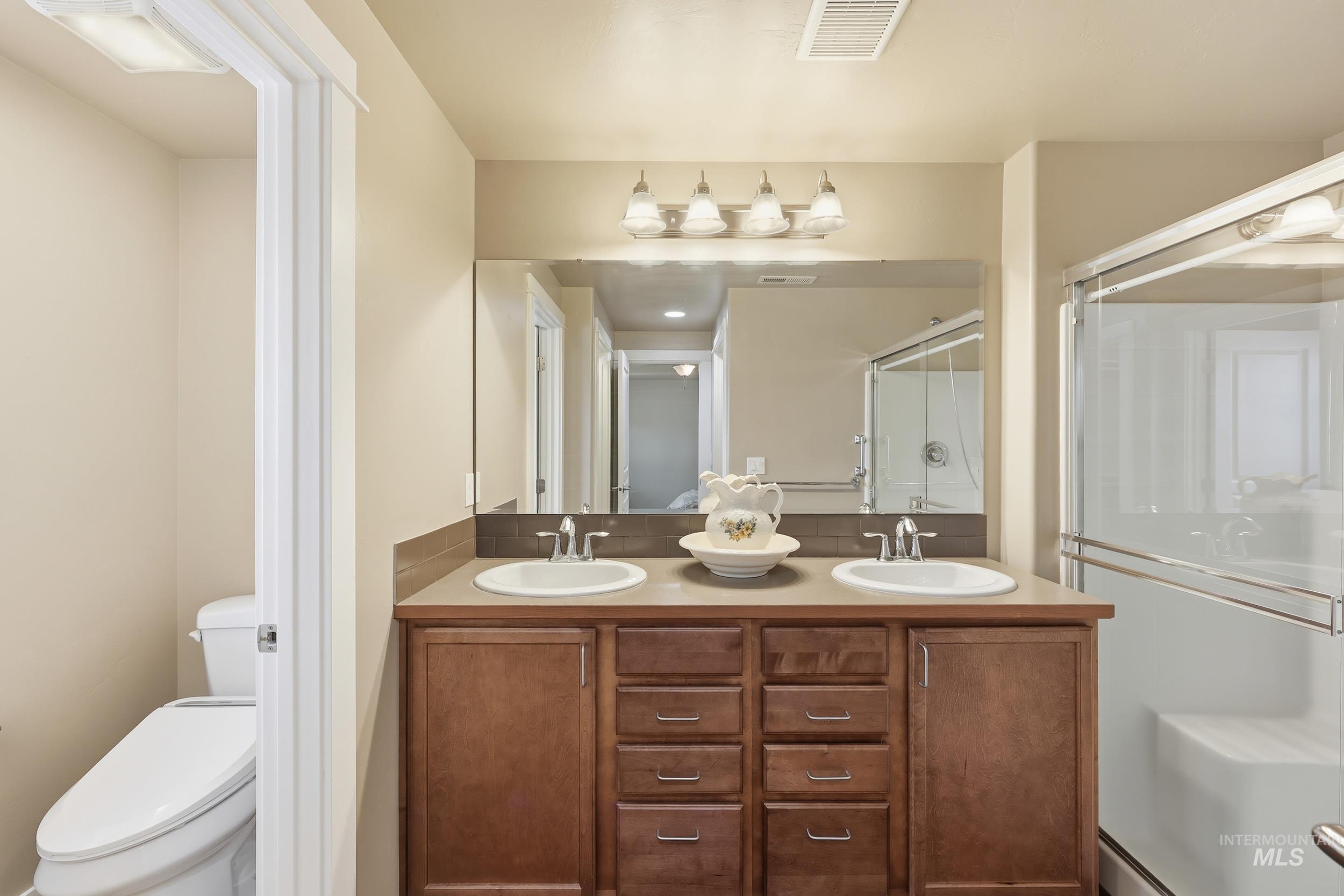 419 W Thornwood St, Nampa, Idaho 83686, 3 Bedrooms, 2 Bathrooms, Residential For Sale, Price $414,000,MLS 98974523