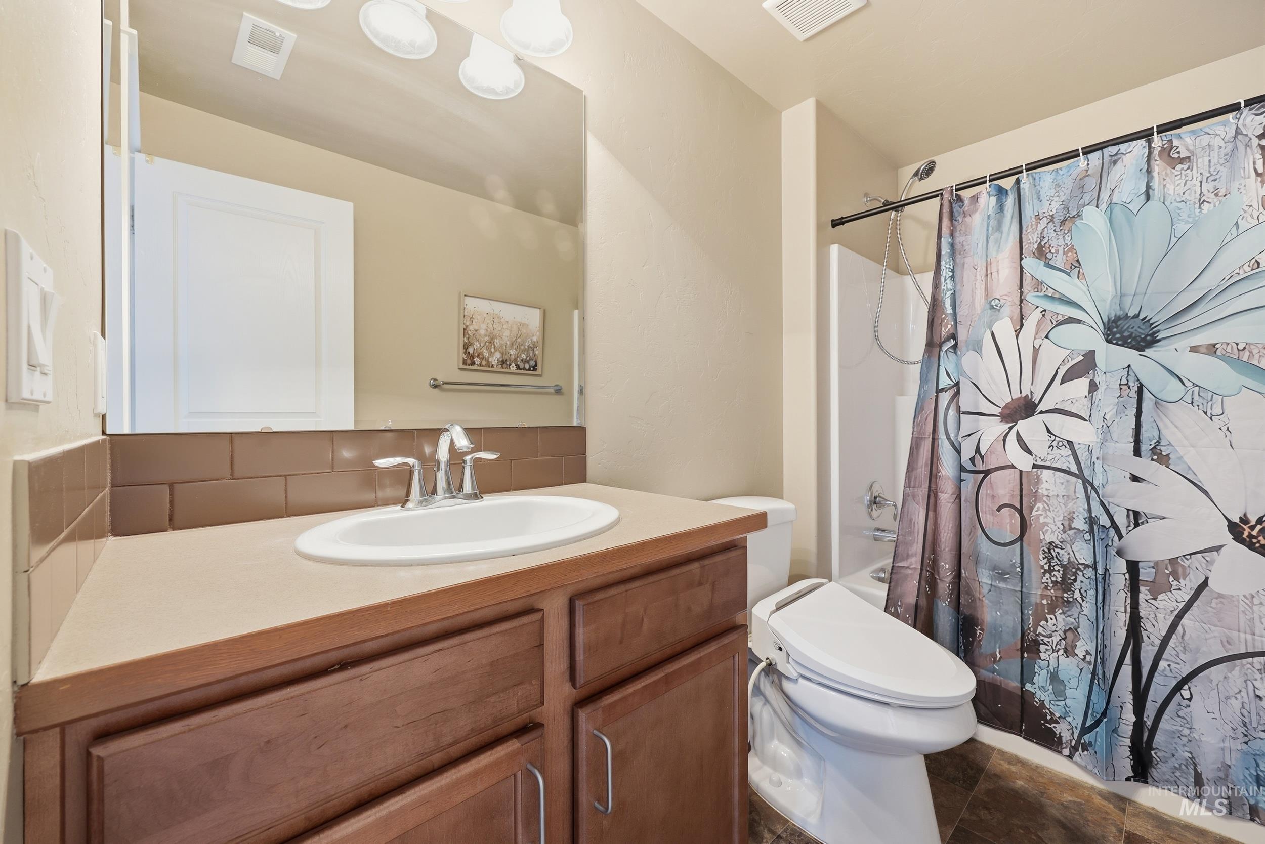 419 W Thornwood St, Nampa, Idaho 83686, 3 Bedrooms, 2 Bathrooms, Residential For Sale, Price $414,000,MLS 98974523