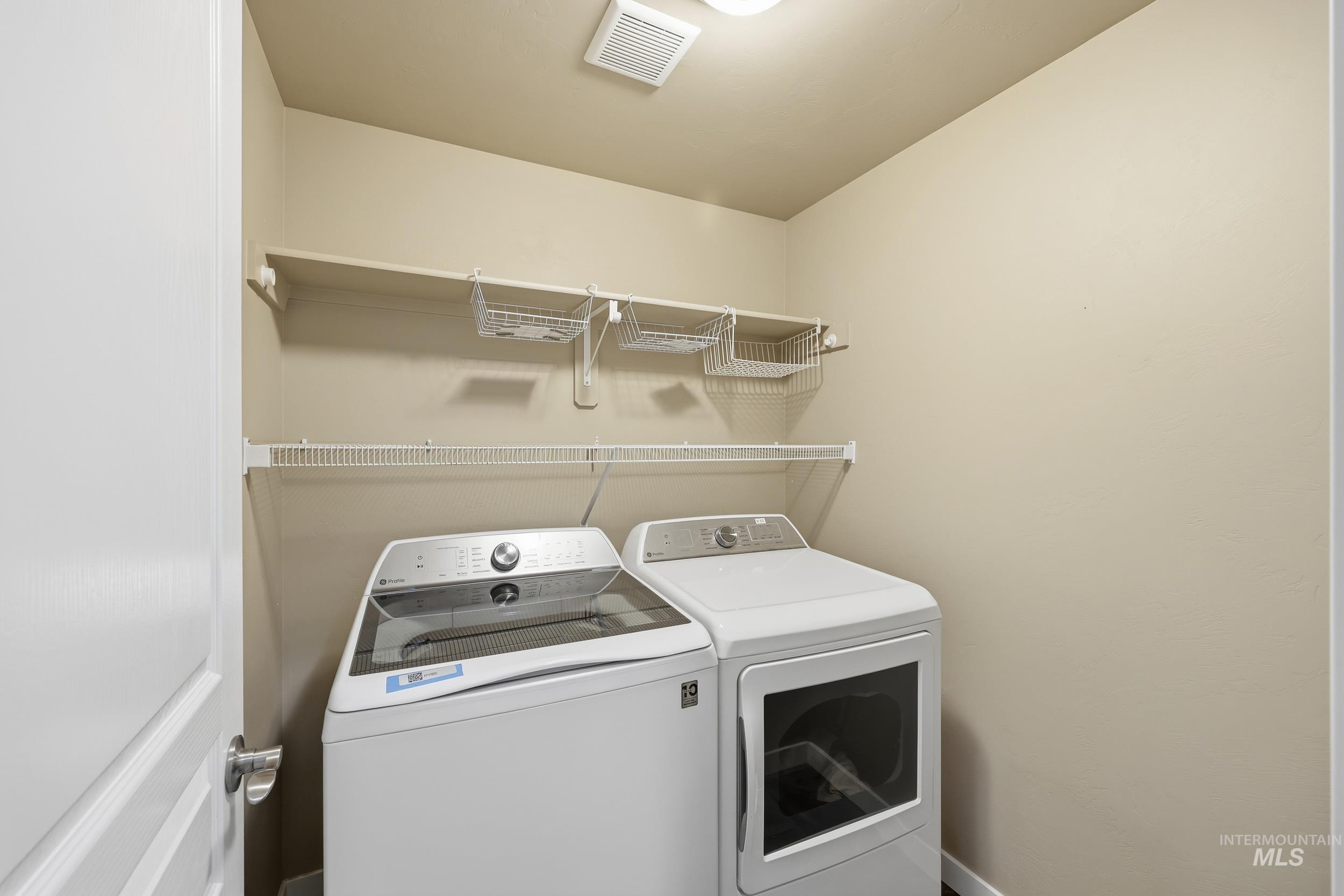 419 W Thornwood St, Nampa, Idaho 83686, 3 Bedrooms, 2 Bathrooms, Residential For Sale, Price $414,000,MLS 98974523