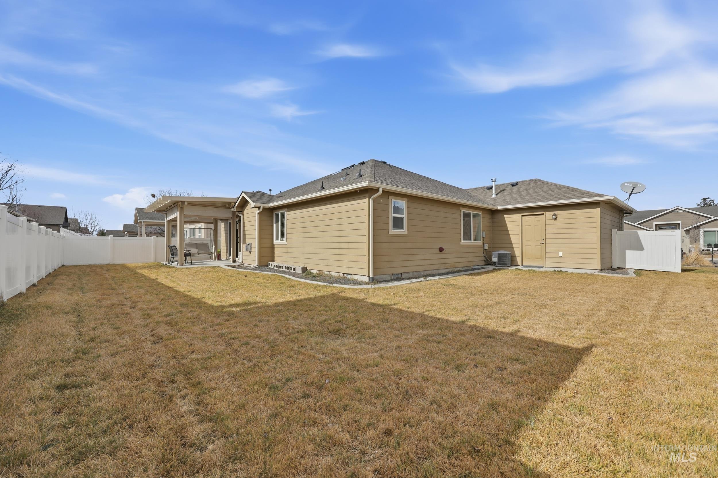 419 W Thornwood St, Nampa, Idaho 83686, 3 Bedrooms, 2 Bathrooms, Residential For Sale, Price $440,000,MLS 98974523