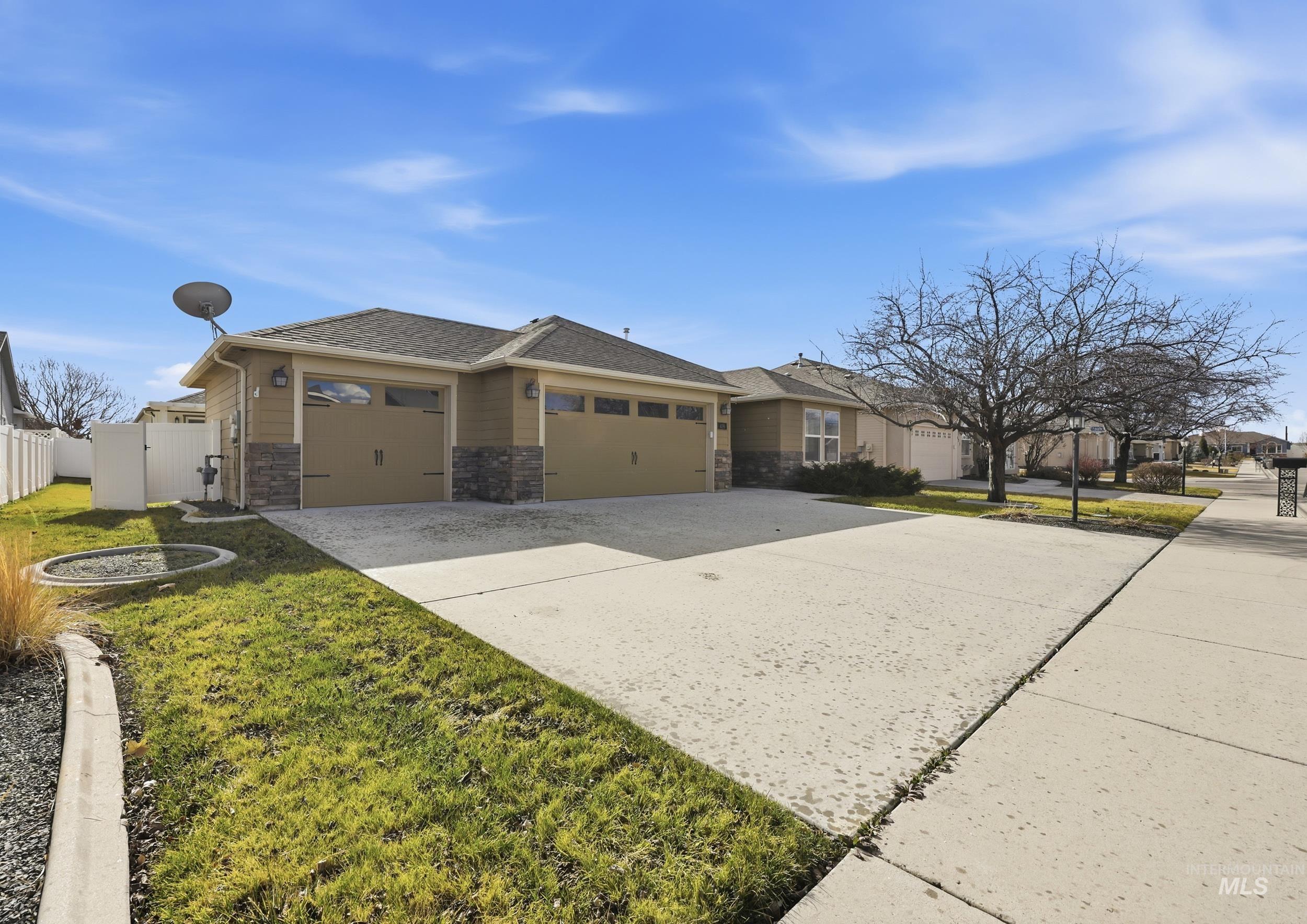 419 W Thornwood St, Nampa, Idaho 83686, 3 Bedrooms, 2 Bathrooms, Residential For Sale, Price $440,000,MLS 98974523