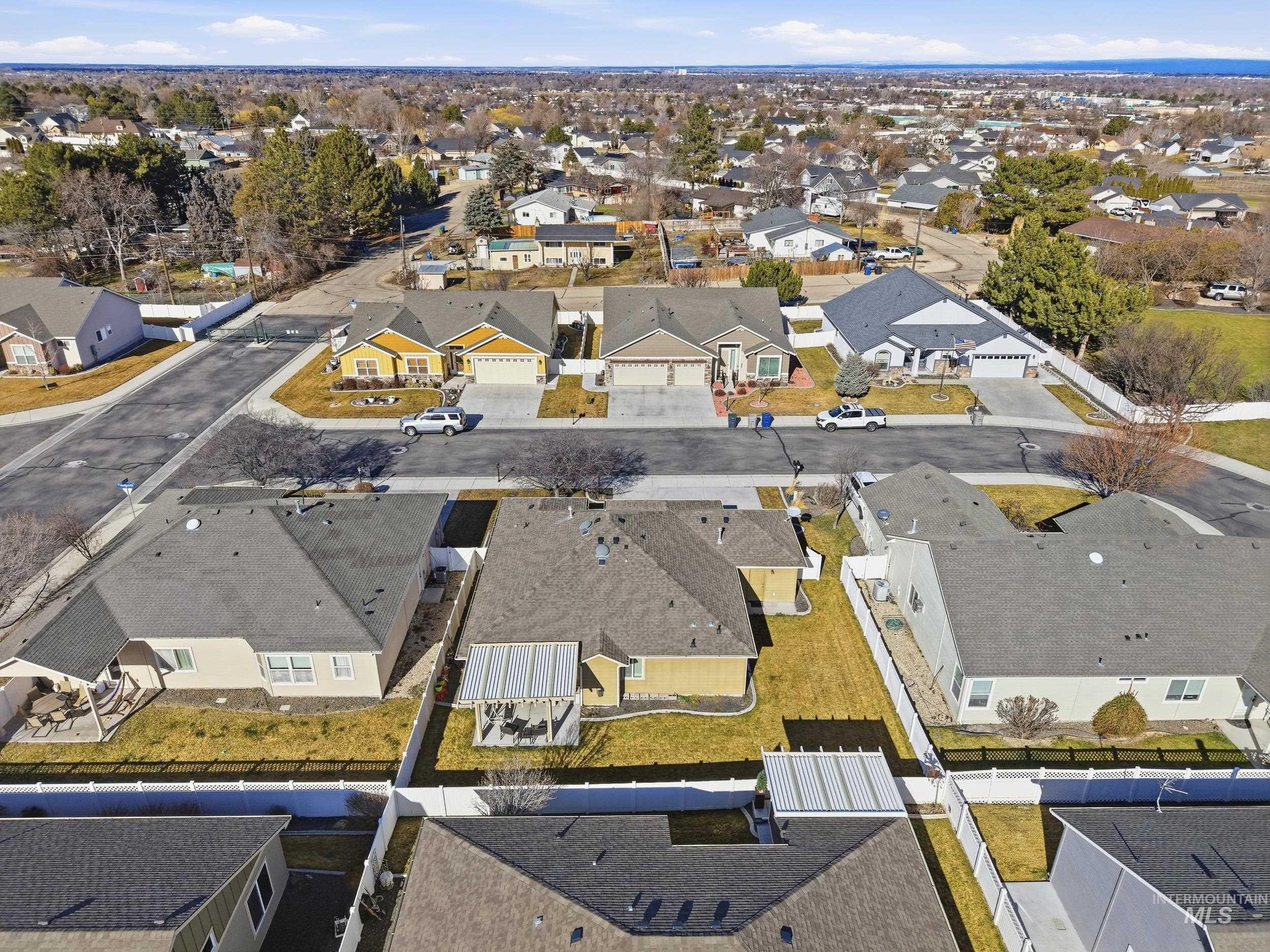 419 W Thornwood St, Nampa, Idaho 83686, 3 Bedrooms, 2 Bathrooms, Residential For Sale, Price $440,000,MLS 98974523