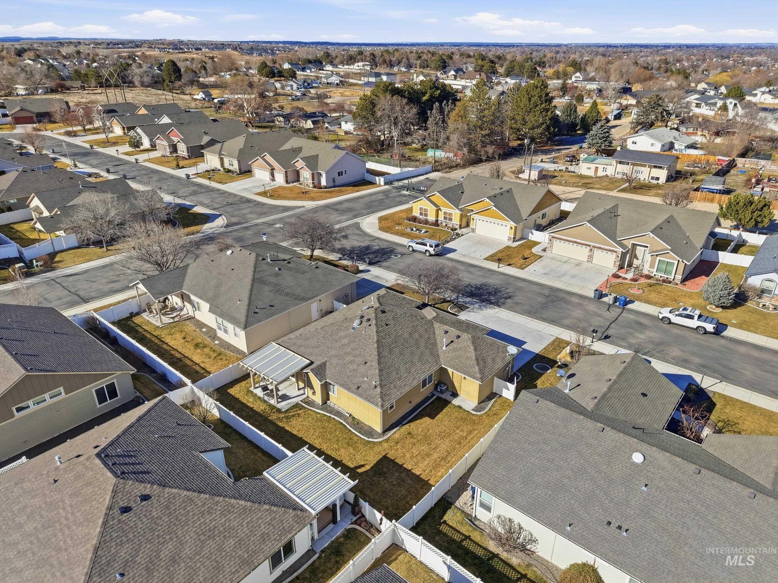 419 W Thornwood St, Nampa, Idaho 83686, 3 Bedrooms, 2 Bathrooms, Residential For Sale, Price $414,000,MLS 98974523