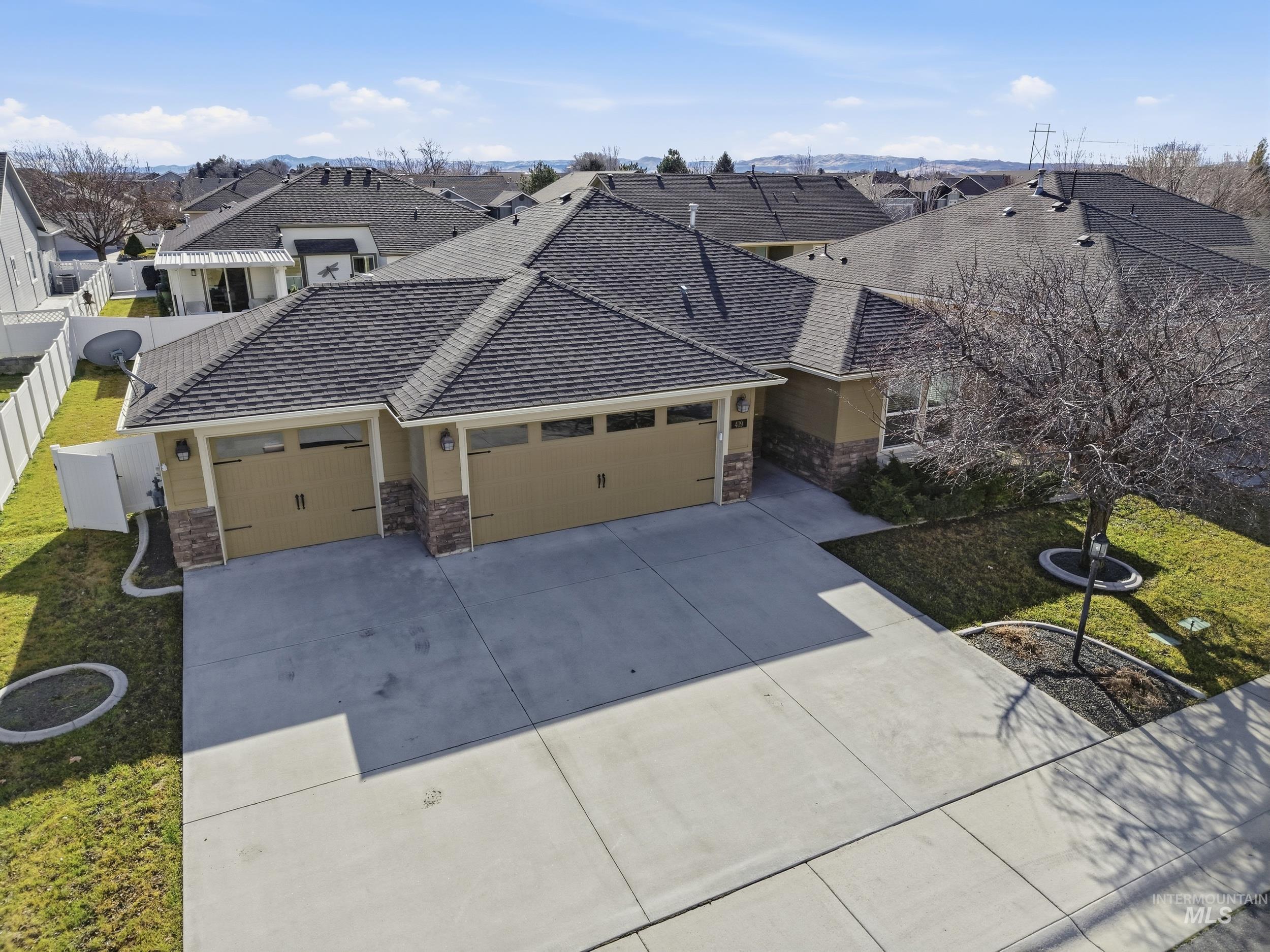 419 W Thornwood St, Nampa, Idaho 83686, 3 Bedrooms, 2 Bathrooms, Residential For Sale, Price $414,000,MLS 98974523